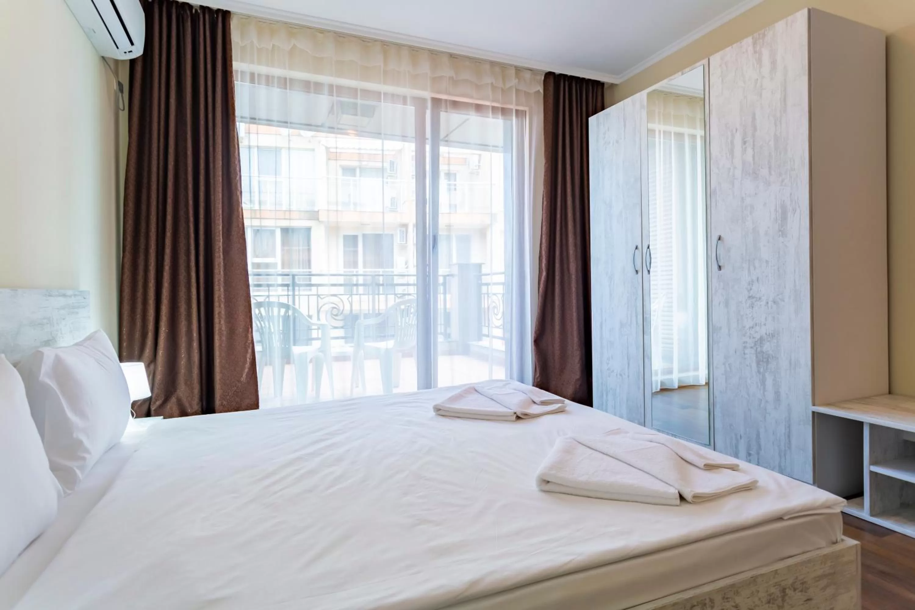 Bed in Rose Gardens Apart Hotel