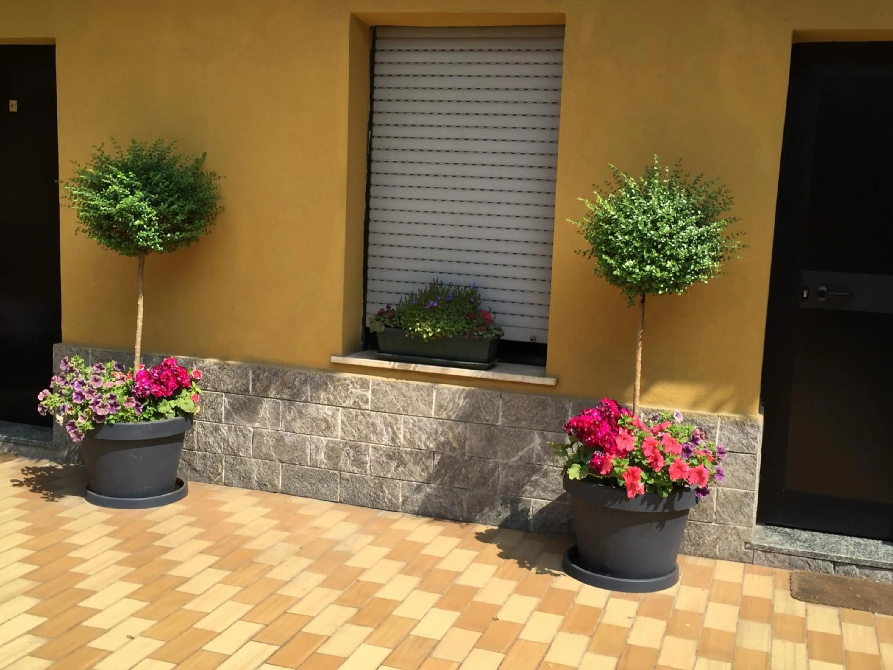 Facade/entrance in Hotel Bonola