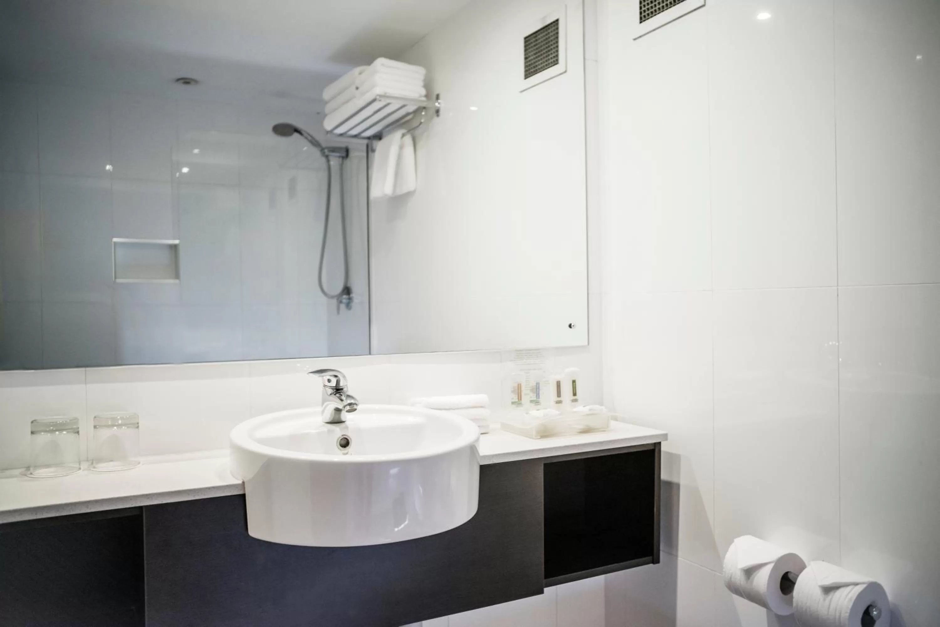 Bathroom in Holiday Inn & Suites Port Moresby by IHG