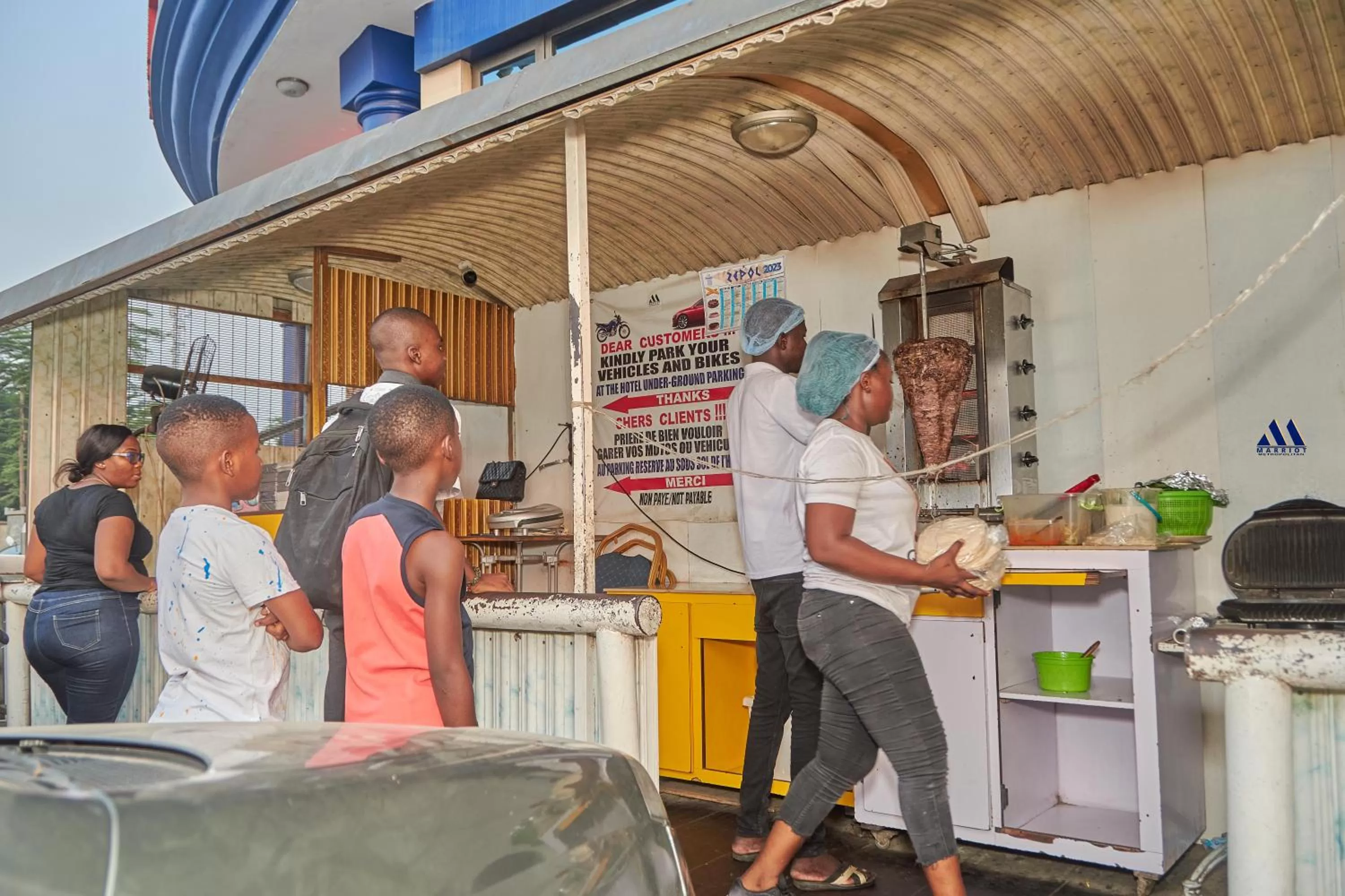 Restaurant/places to eat in Marriot Metropolitan Hotel