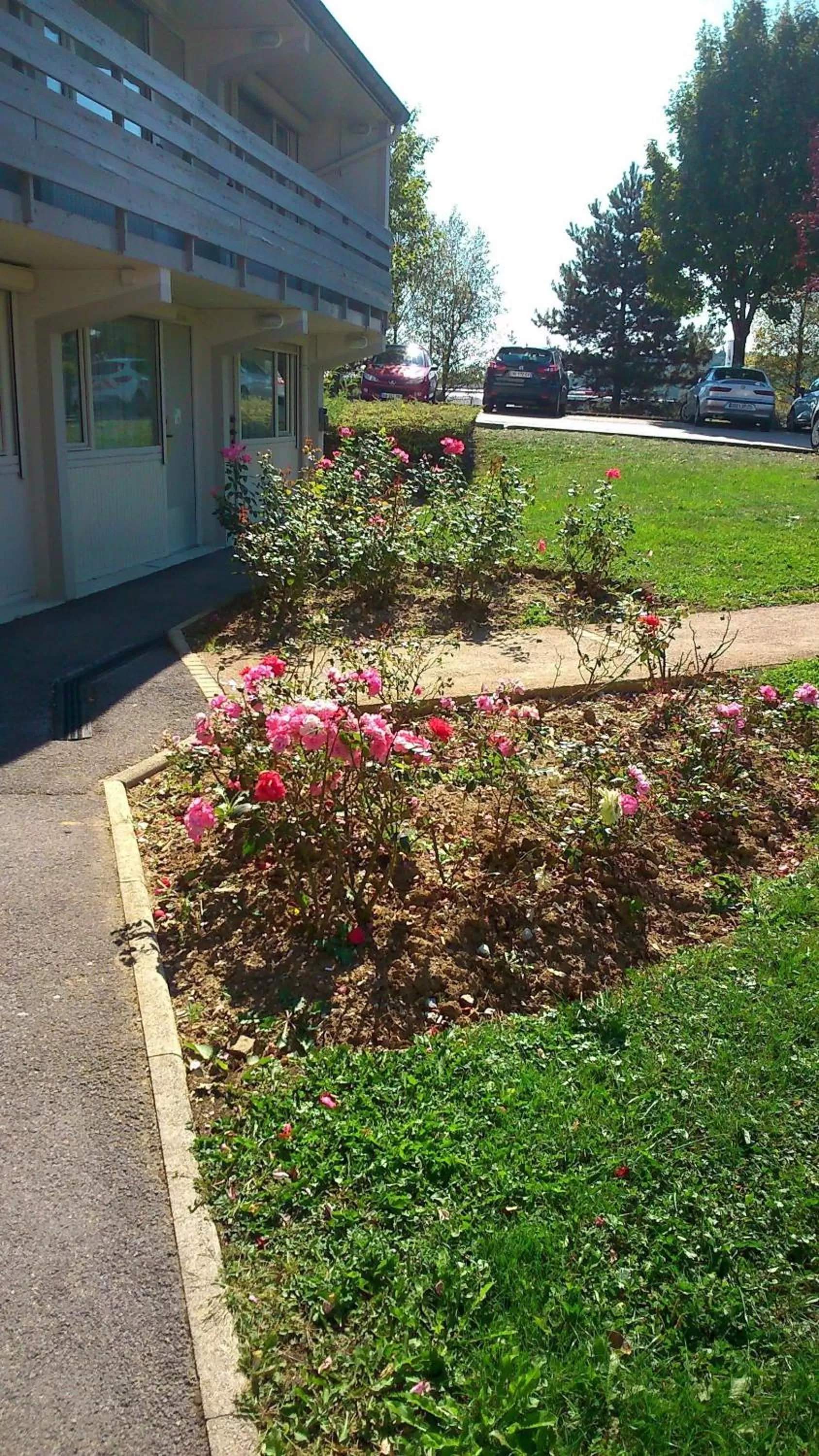 Garden view in Hotel Campanile Besançon Nord Ecole Valentin