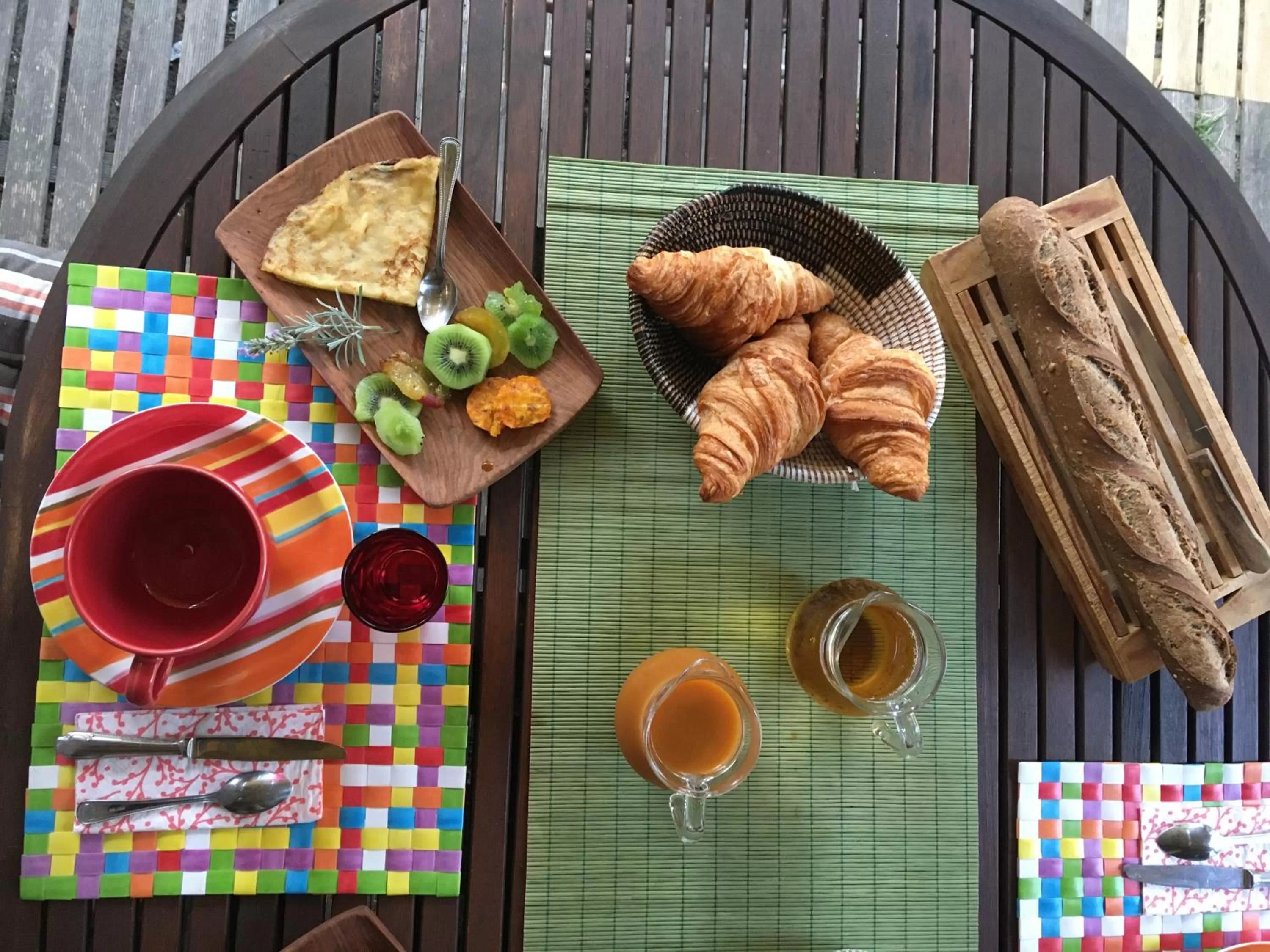 Breakfast in La Chambre Du Voyageur