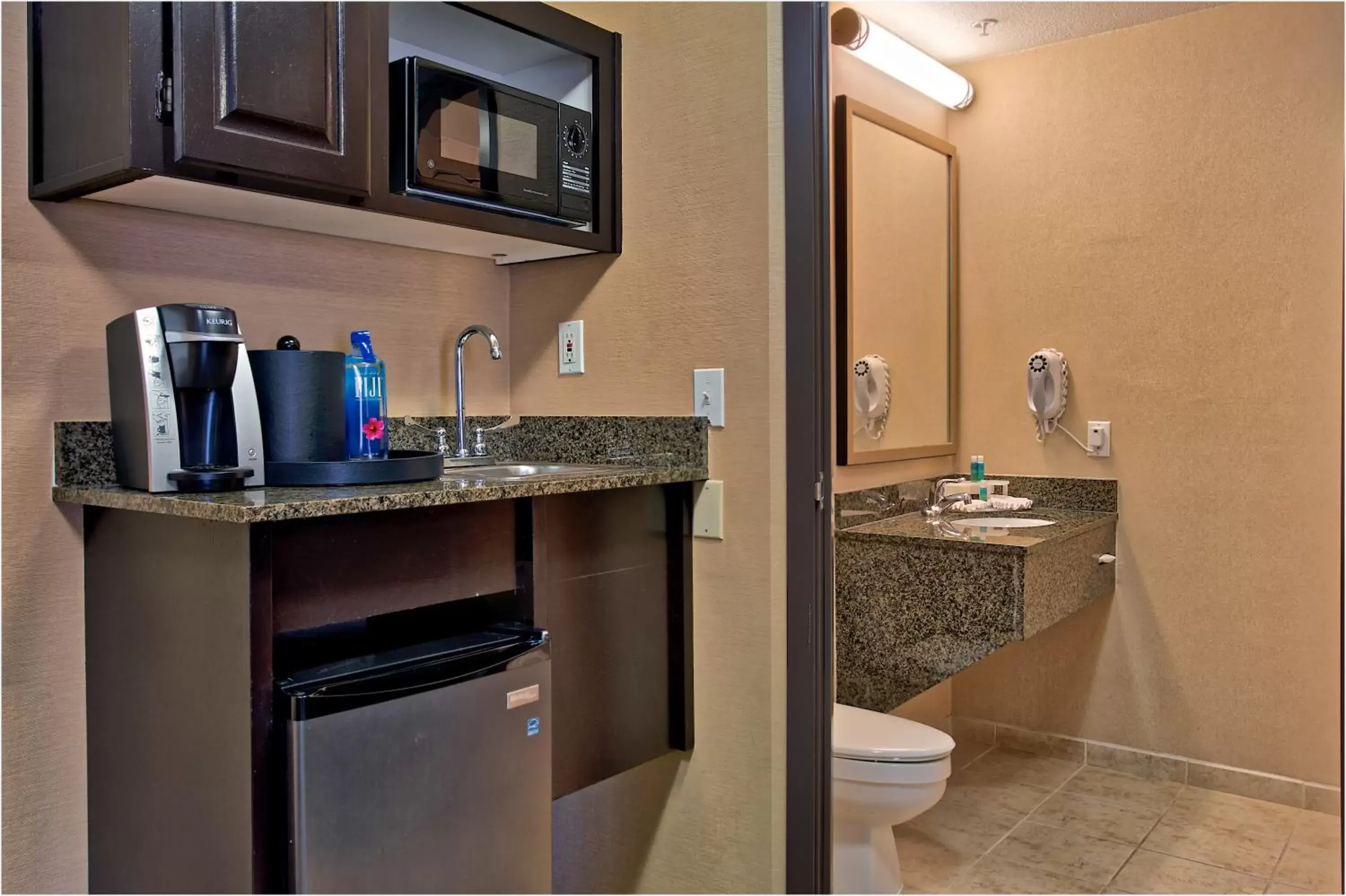 Standard Room in Holiday Inn Express Costa Mesa, an IHG Hotel Standard Room in Holiday Inn Express Costa Mesa, an IHG Hotel