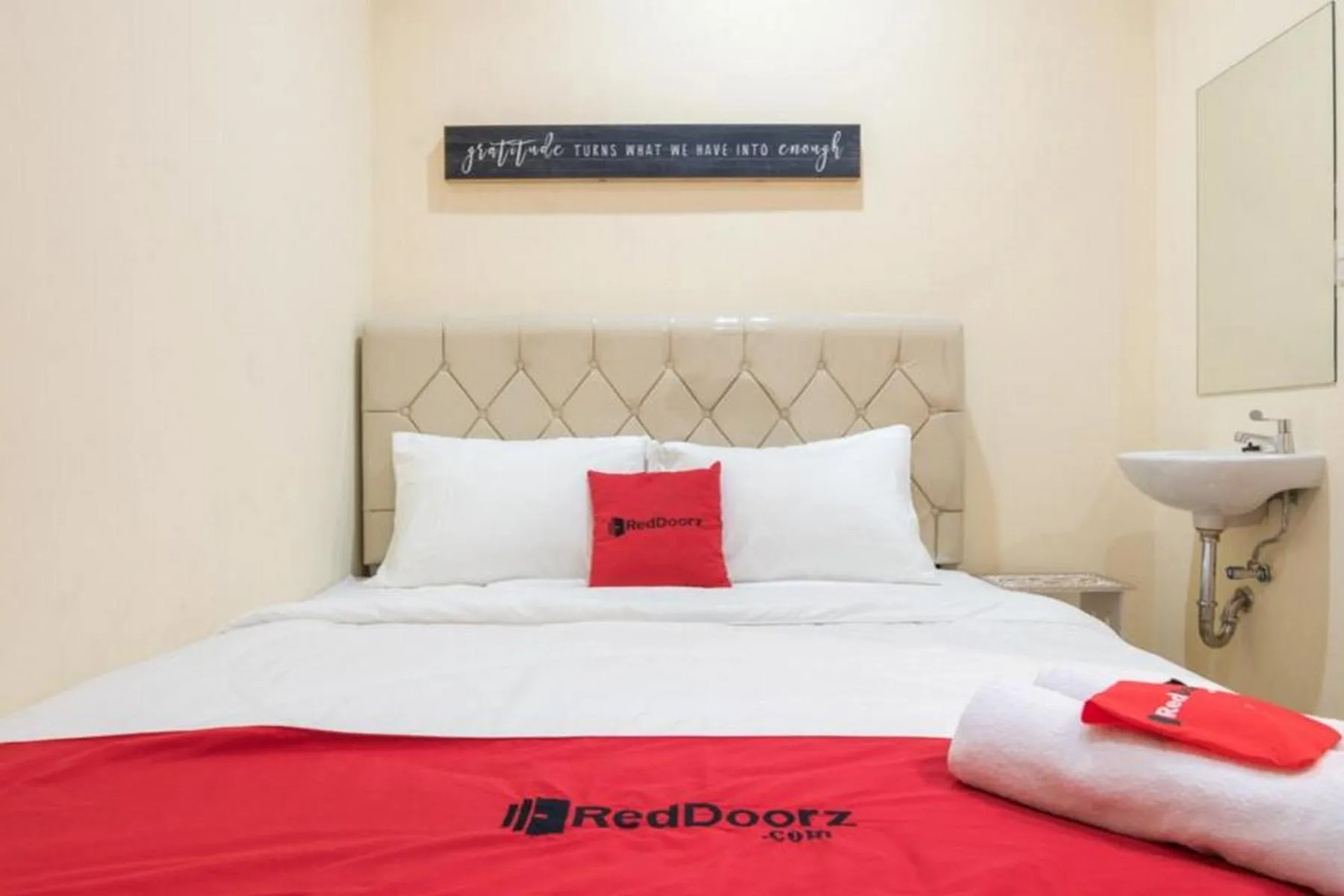 Bedroom, Bed in RedDoorz At Tebet Barat 2