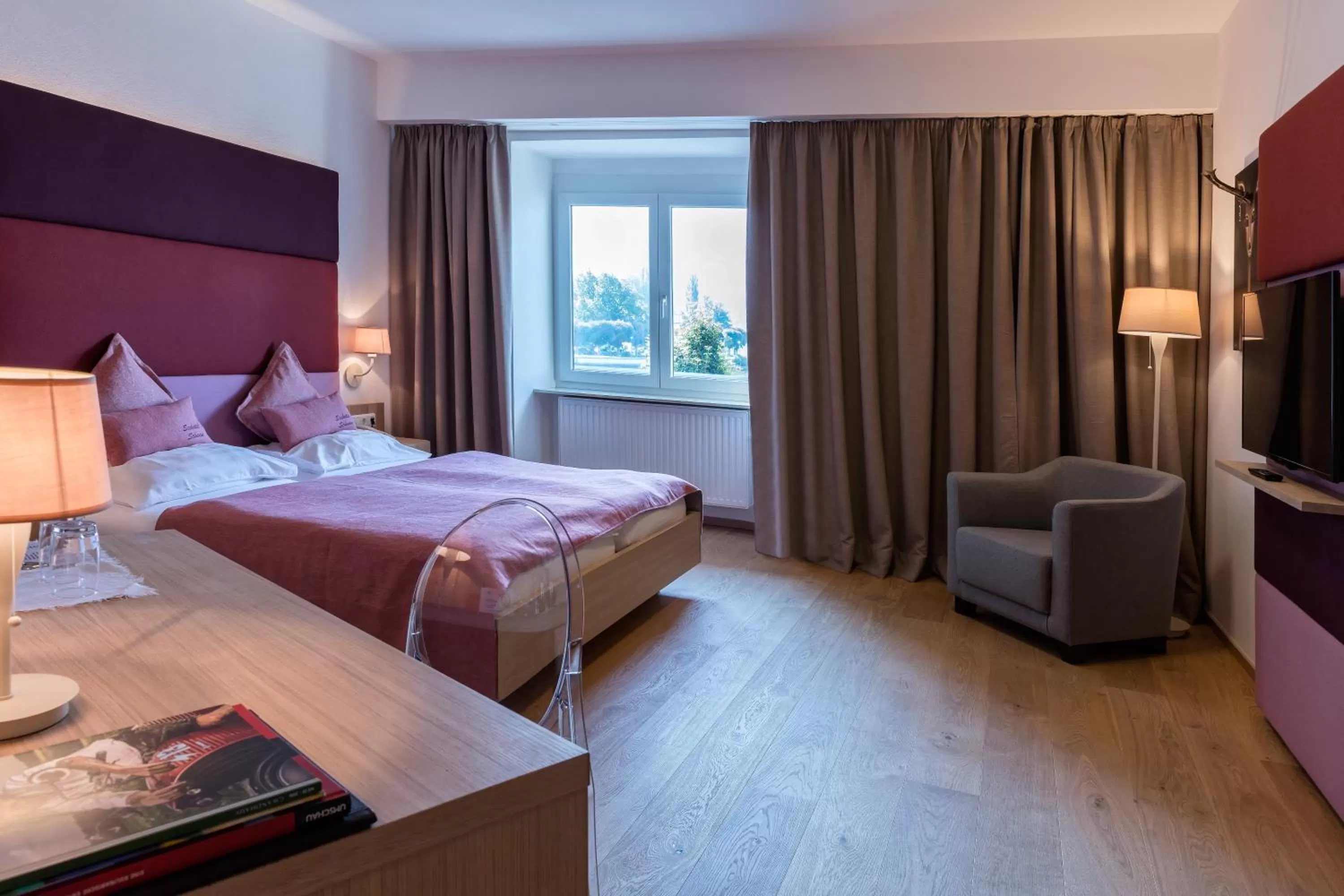 Photo of the whole room, Bed in Seehotel Schwan