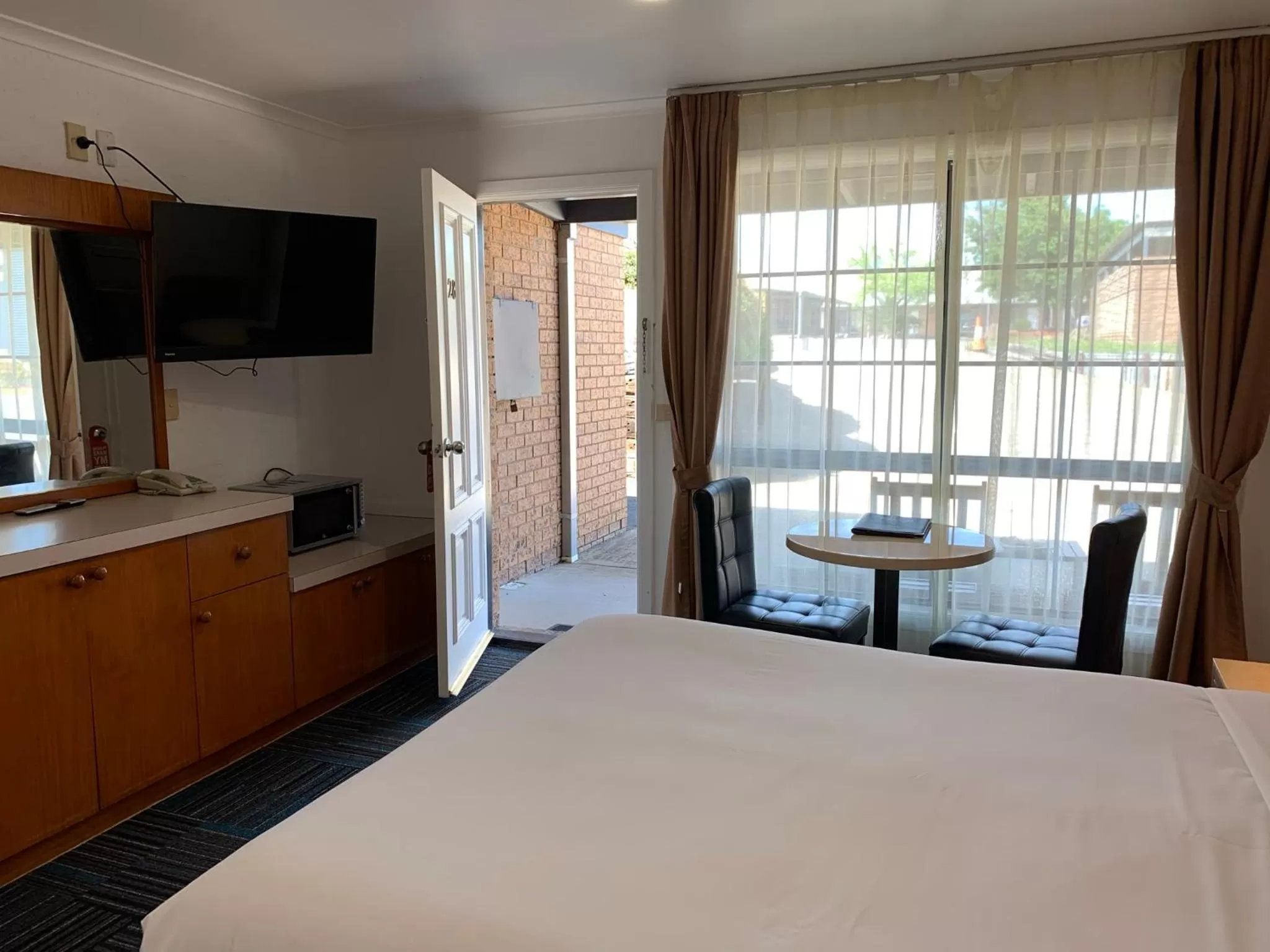 Bedroom, Bed in Swaggers Motor Inn