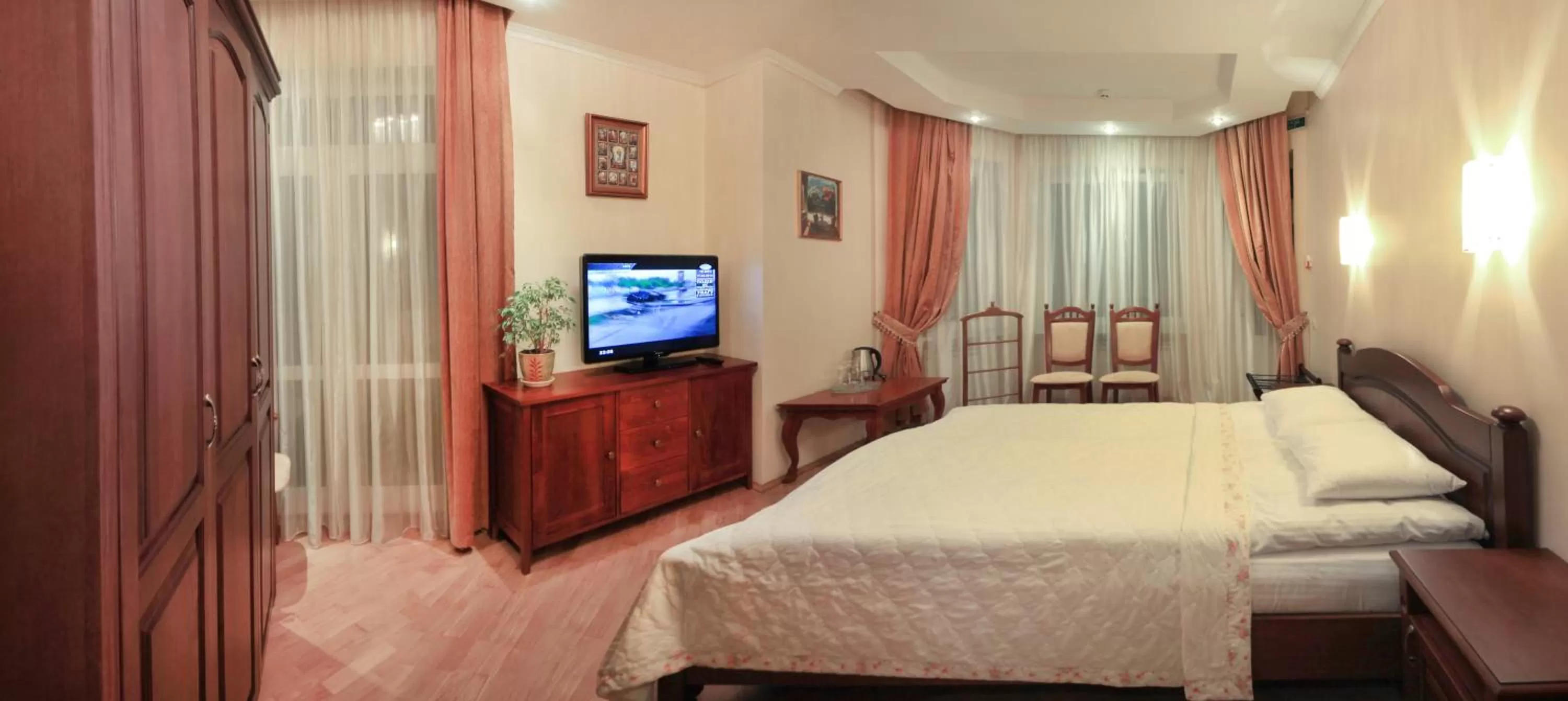 Photo of the whole room, Room Photo in Red Stone