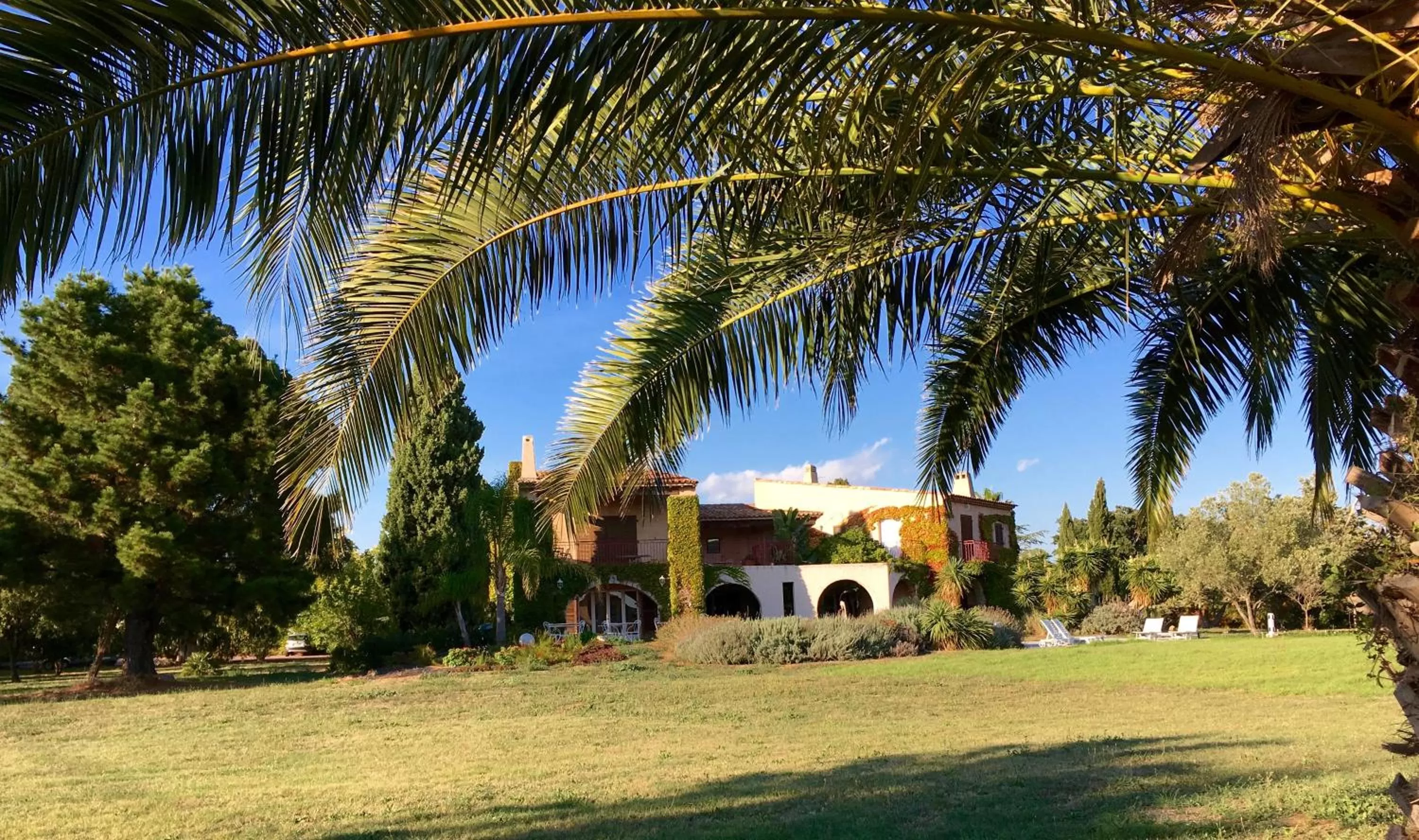 Garden view, Property Building in VILLA MERCEDES B&b