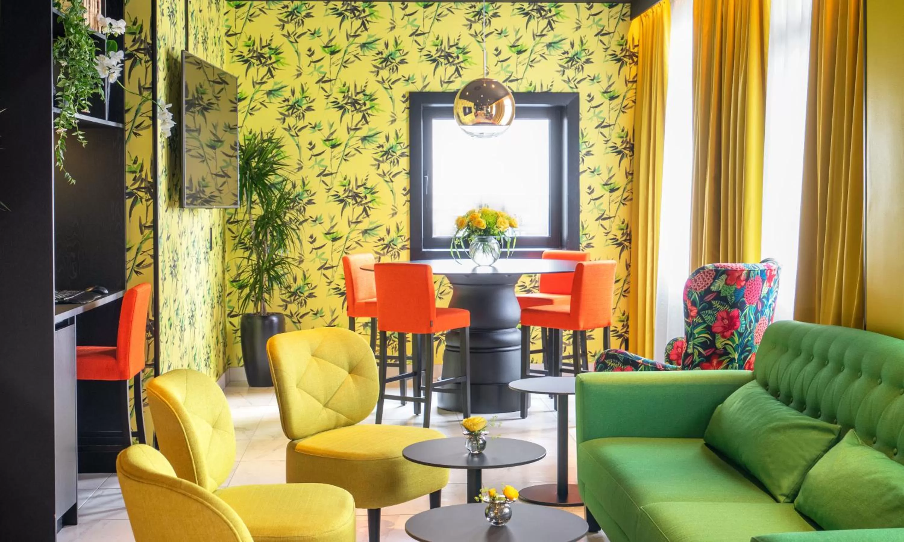 Lobby or reception in Thon Hotel Moldefjord