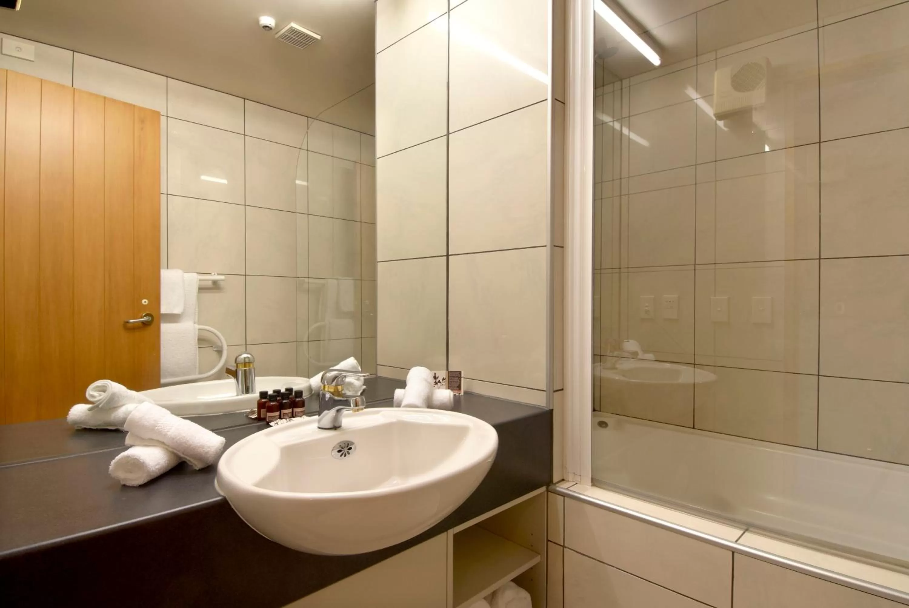 Bathroom in Hurley's of Queenstown