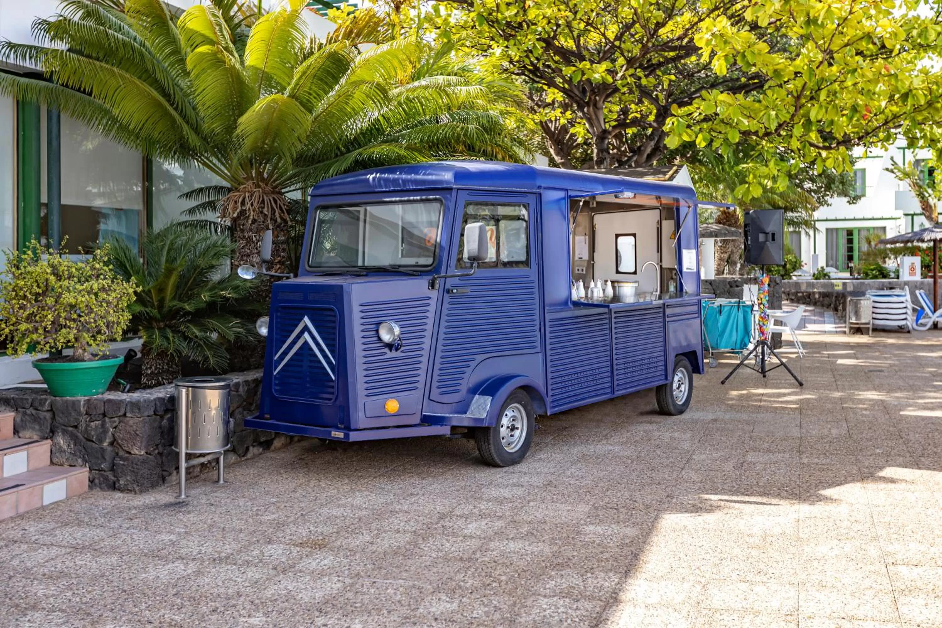 Lounge or bar in THB Royal