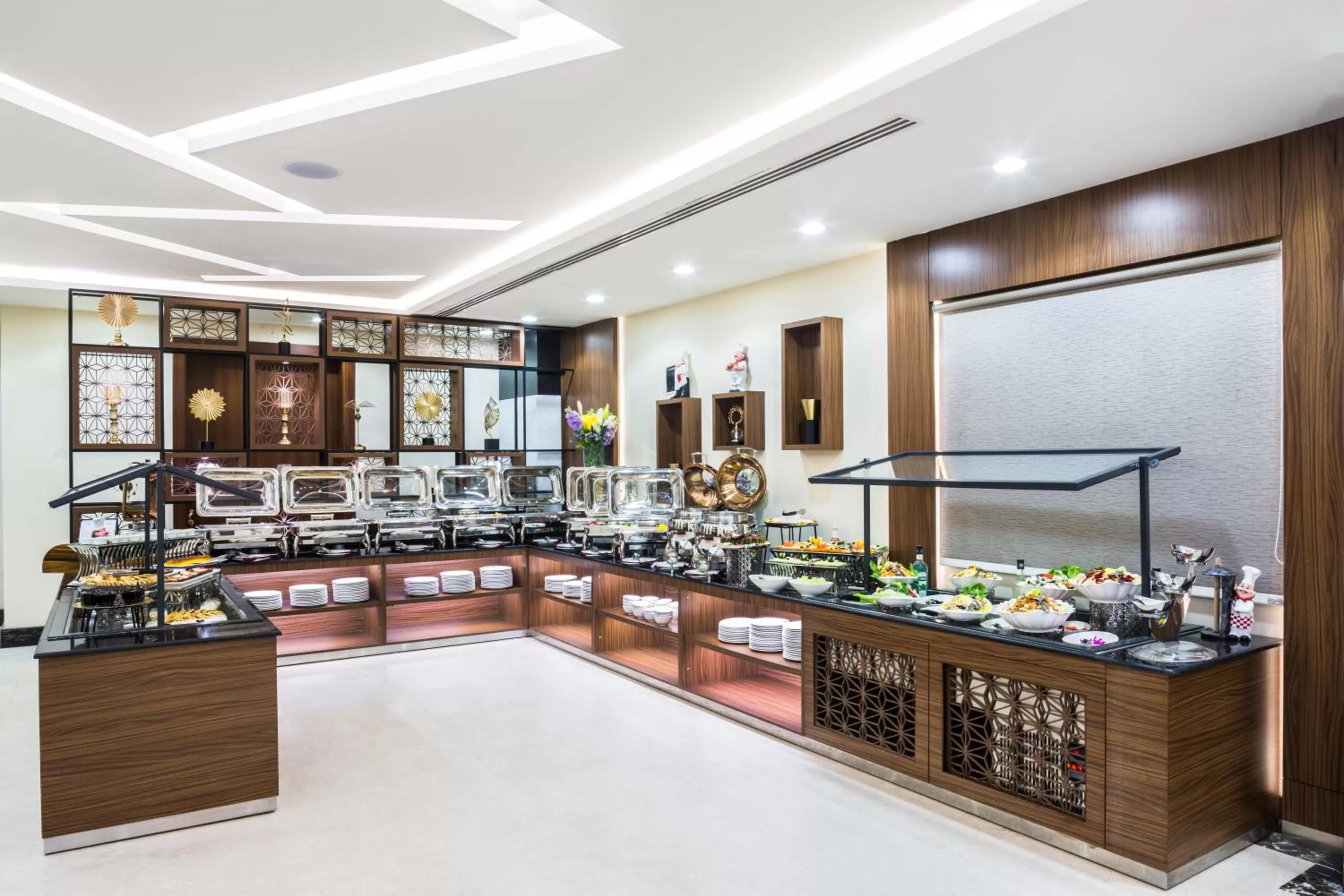 Restaurant/places to eat in Al Malqa Elite Hotel