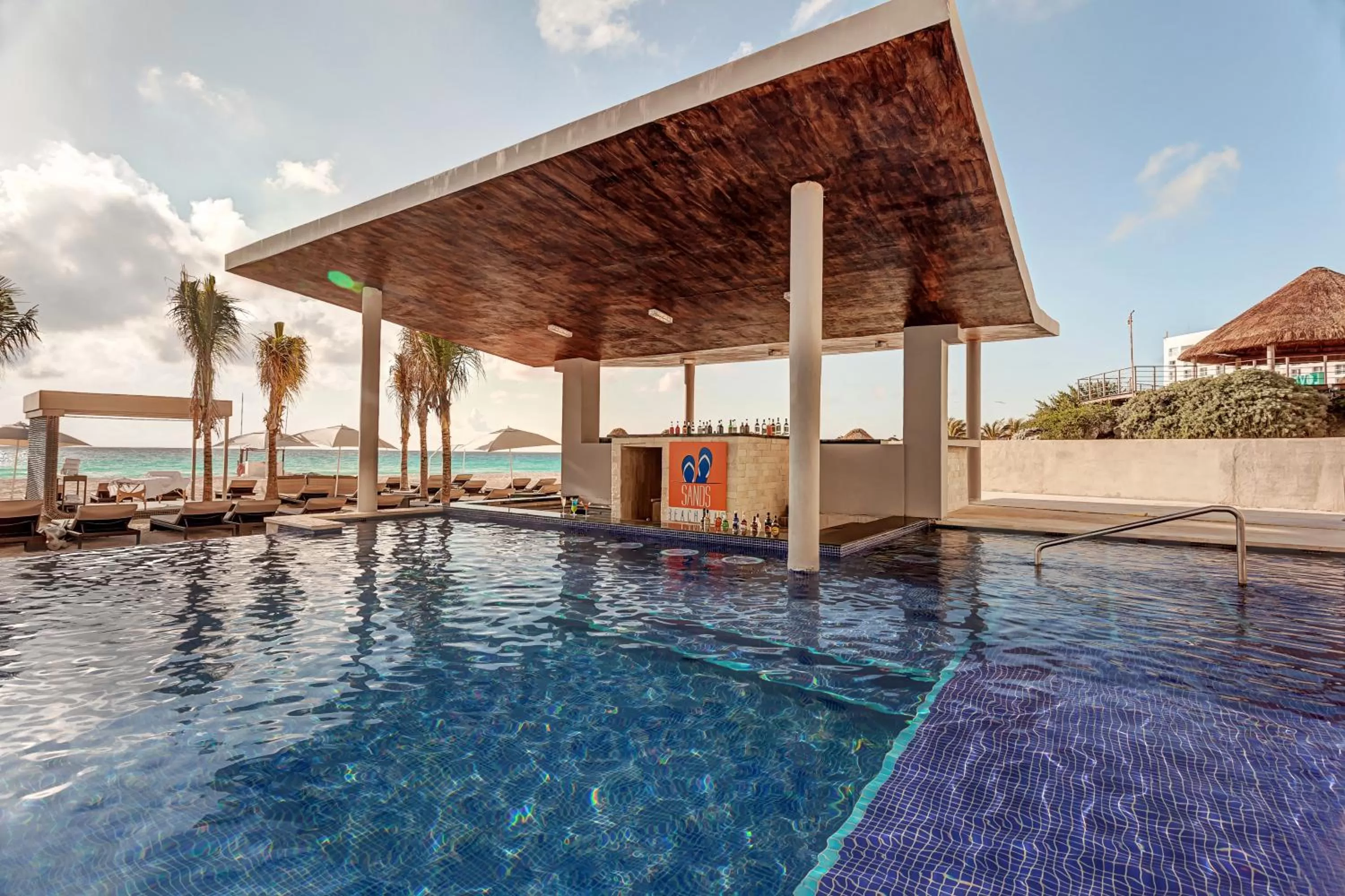 Swimming pool in Royalton CHIC Cancun, An Autograph Collection All-Inclusive Resort - Adults Only