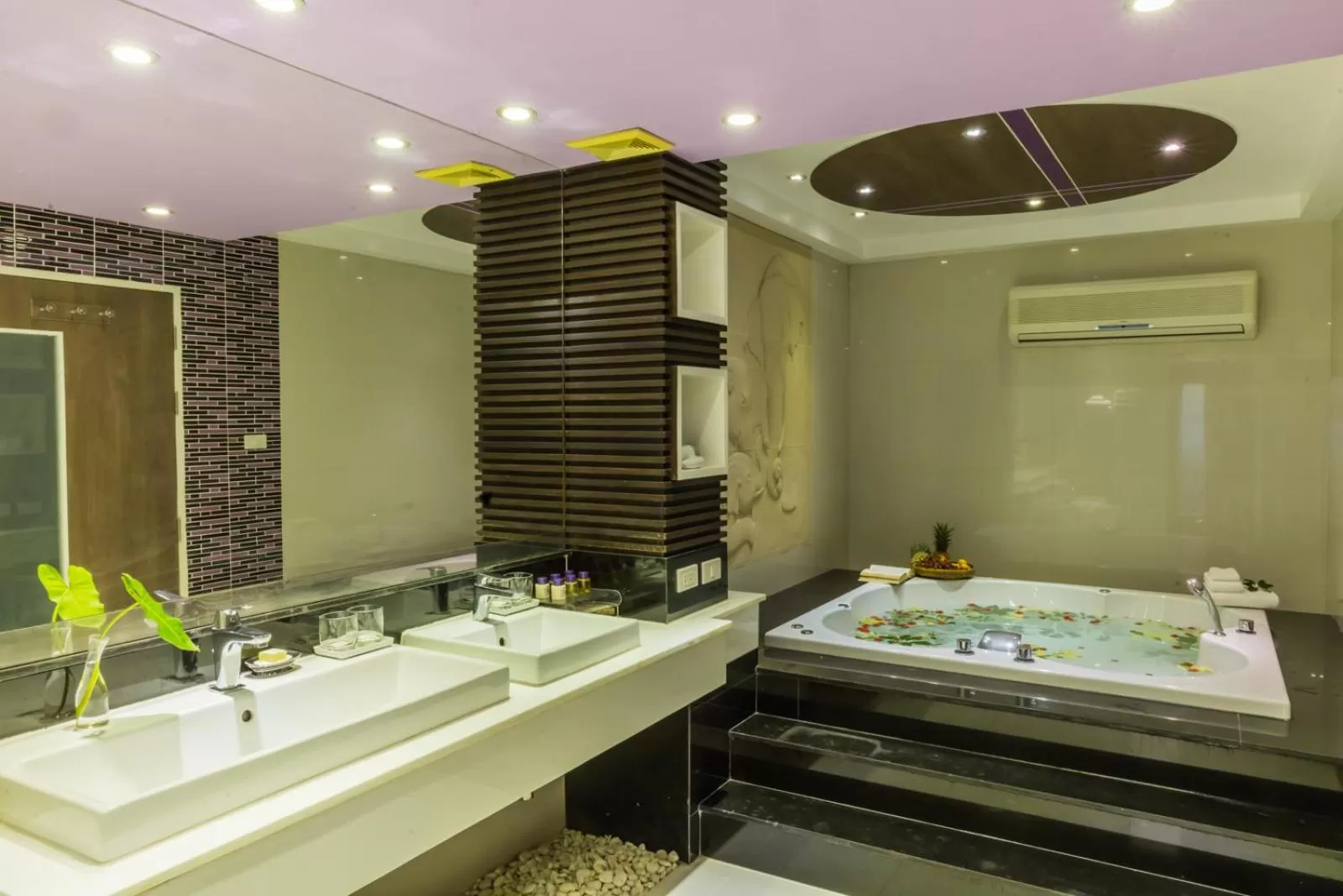 Bath in The L Resort, Krabi