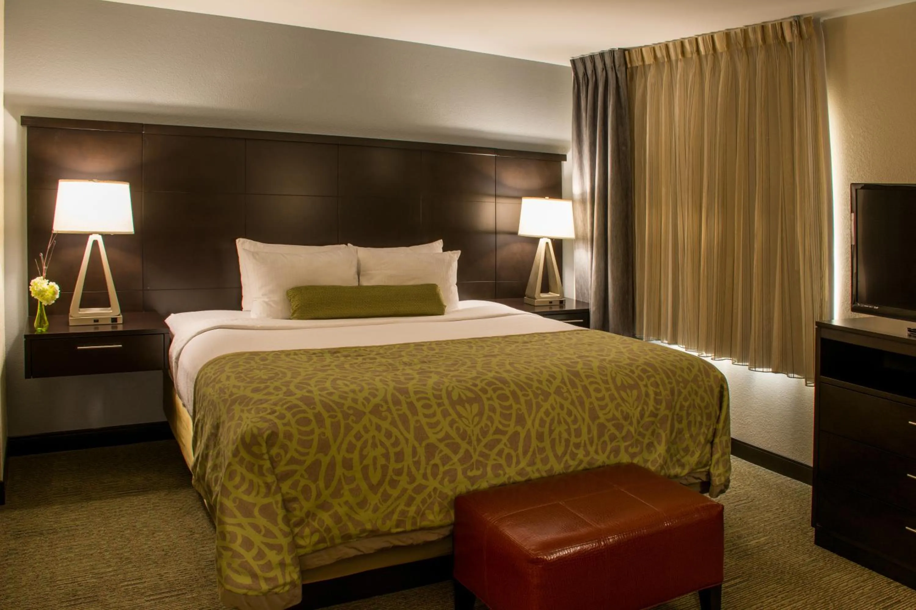Bedroom, Bed in Staybridge Suites Schererville by IHG