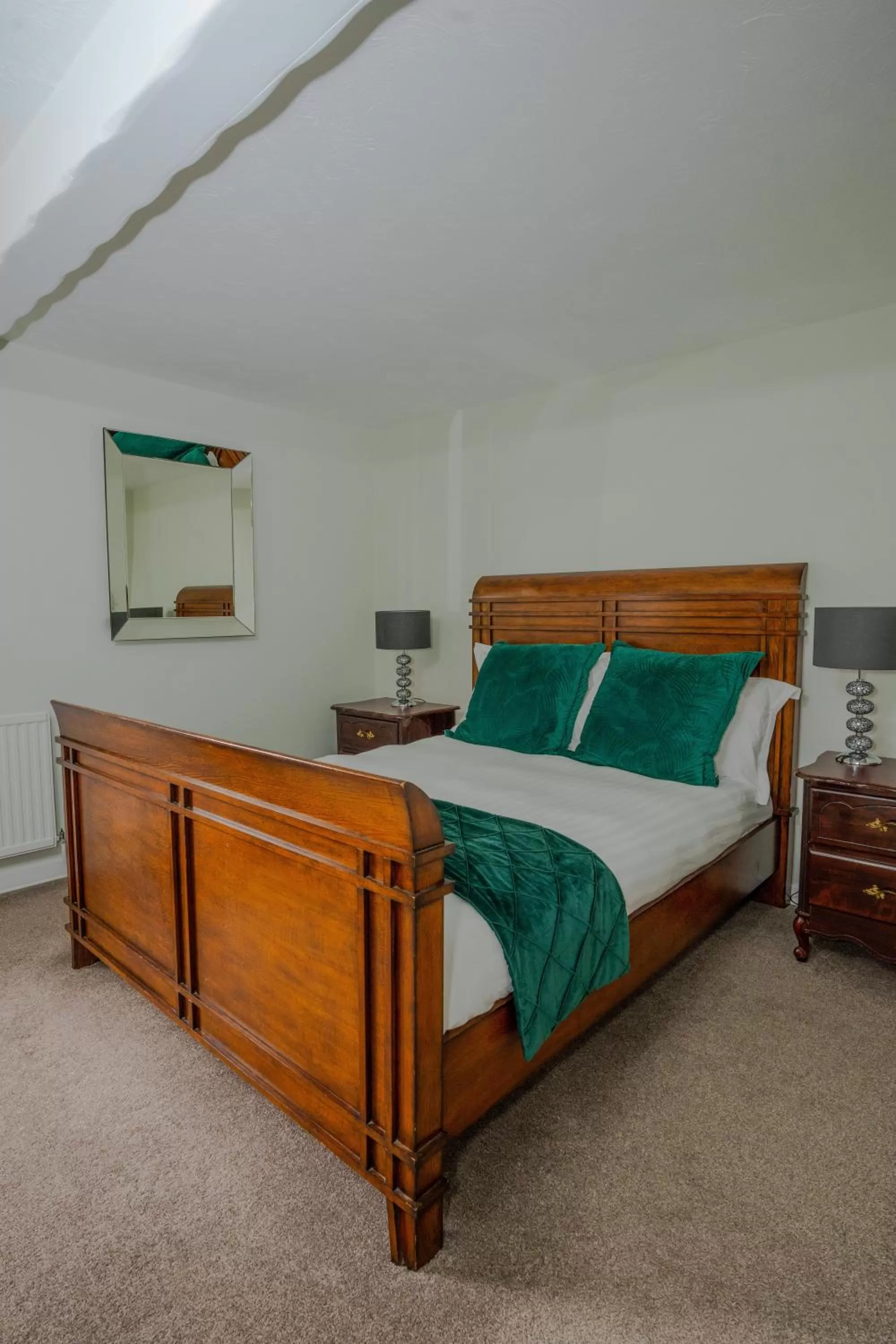 Bed in White Lion Hotel