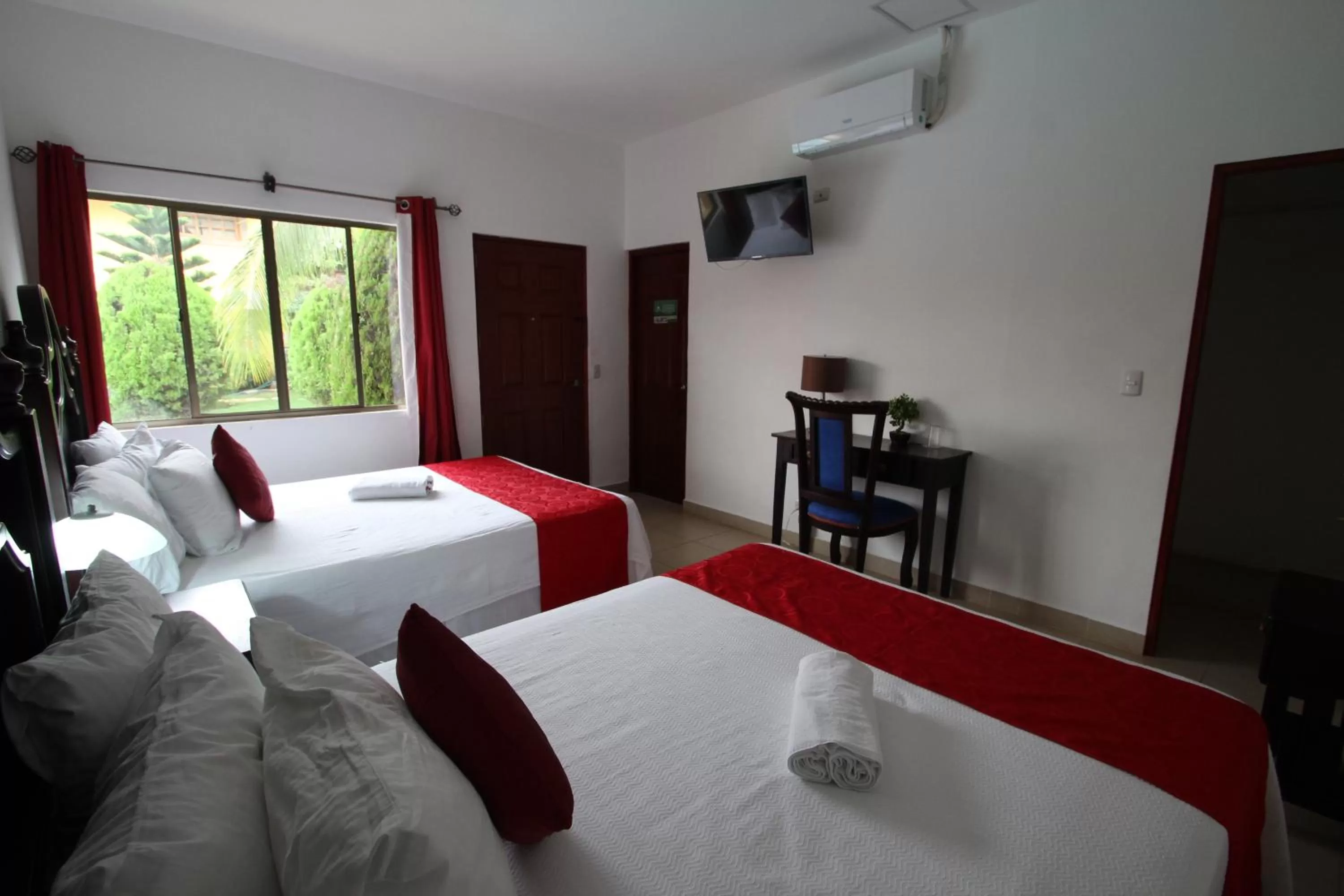 Bedroom, Bed in Hotel Los Pinos