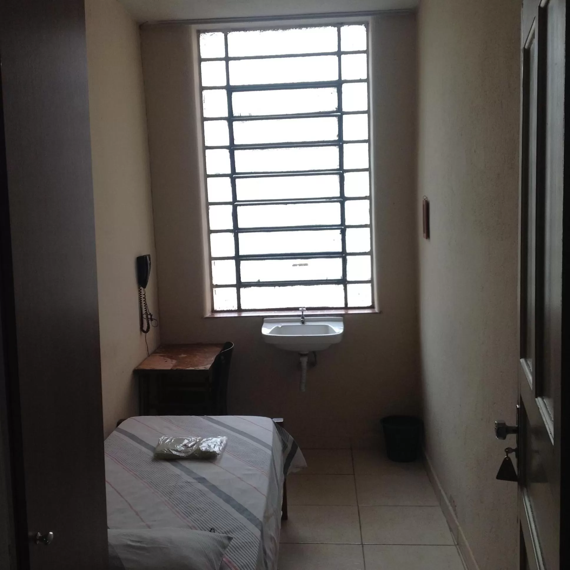Photo of the whole room, Bathroom in Hotel Chaves - Quartos Individuais