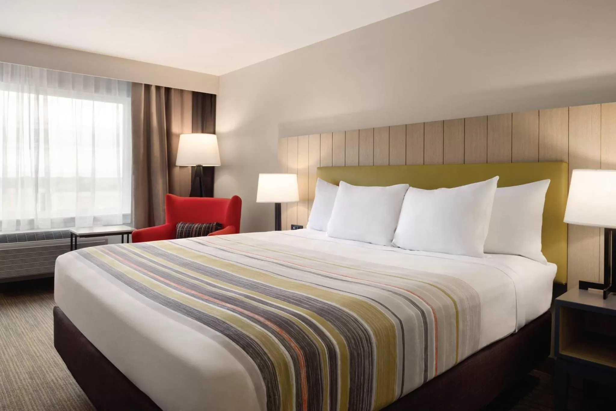 Bedroom, Bed in Country Inn & Suites by Radisson, Ft Atkinson, WI