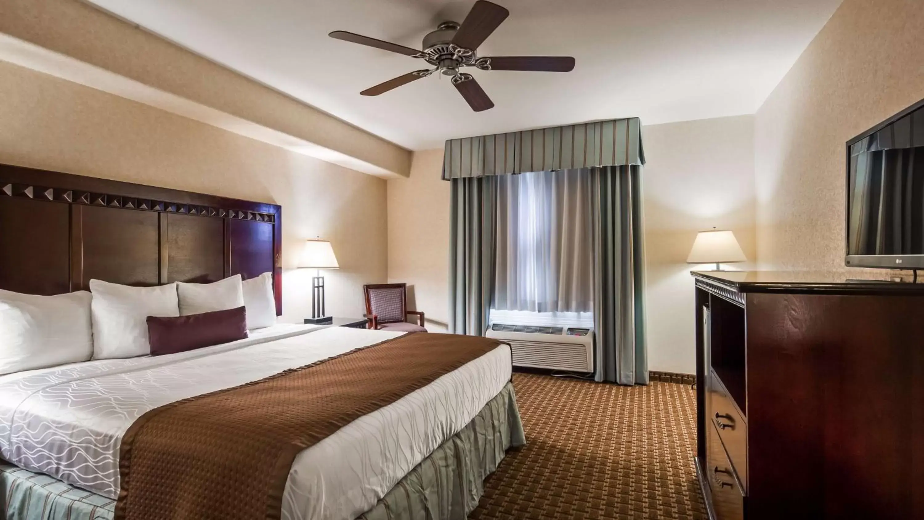 King Room with Roll-In Shower - Disability Access in Best Western Plus Main Street Inn King Room with Roll-In Shower - Disability Access in Best Western Plus Main Street Inn