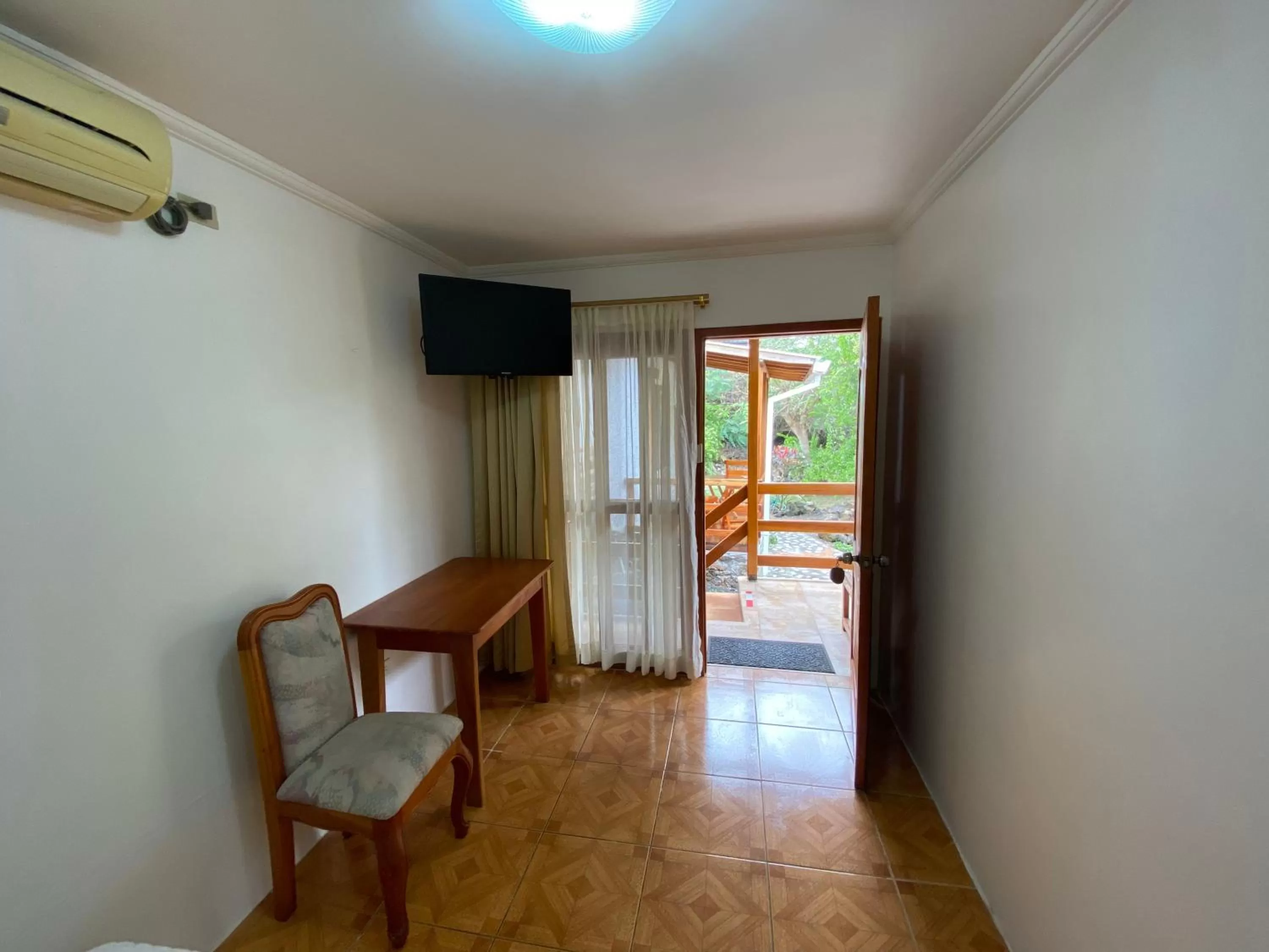 TV and multimedia, Seating Area in La Peregrina Galapagos B&B