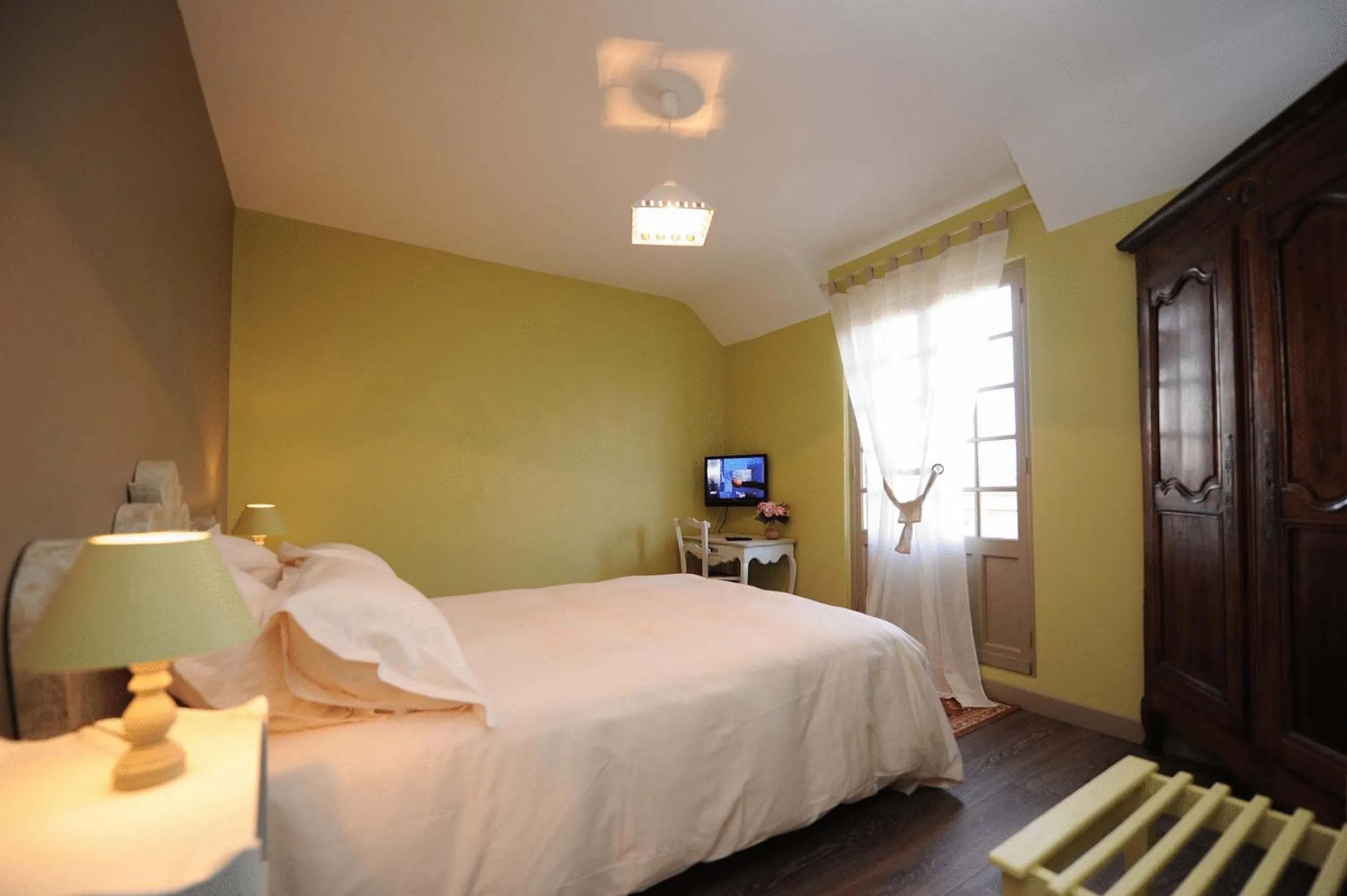 Photo of the whole room, Bed in Logis Hôtel Restaurant Le Coq Hardi