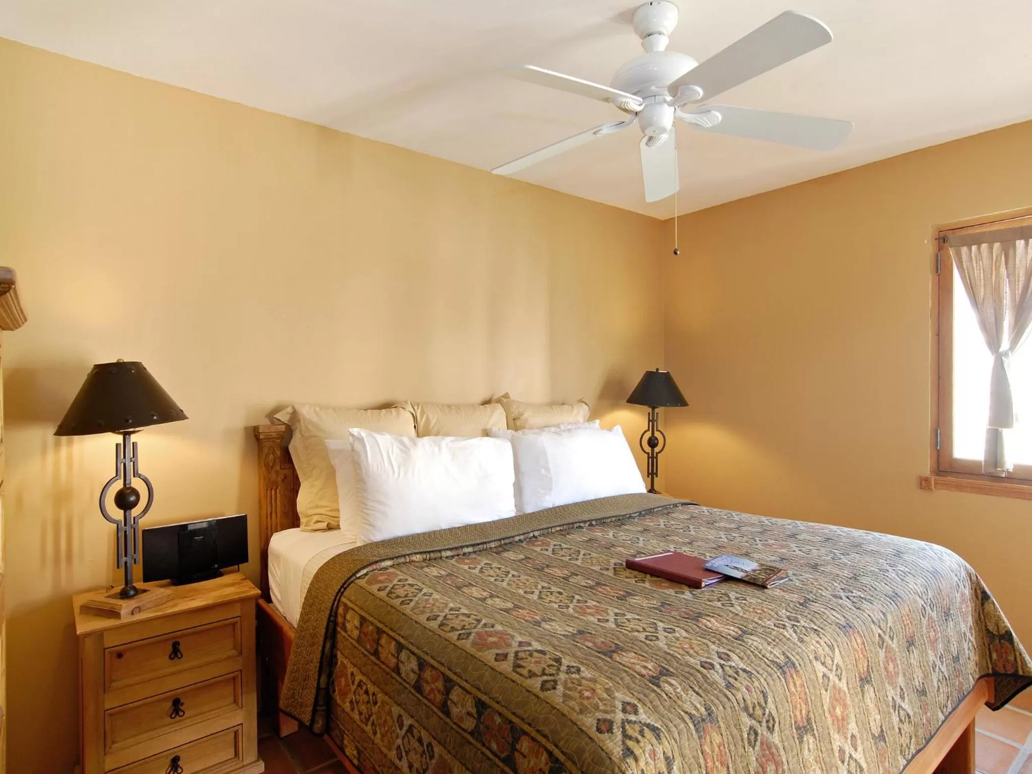 King Suite in Borrego Valley Inn