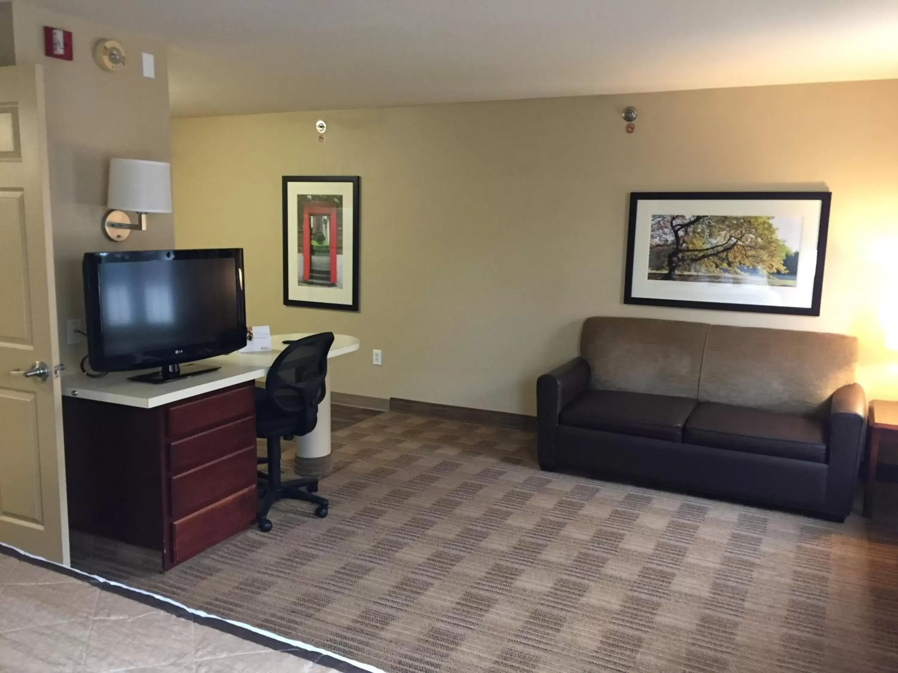 Two Bedroom Suite with Two Double Beds and One King Bed - Non-Smoking in Extended Stay America Select Suites - Columbia - Northwest Harbison Two Bedroom Suite with Two Double Beds and One King Bed - Non-Smoking in Extended Stay America Select Suites - Columbia - Northwest Harbison