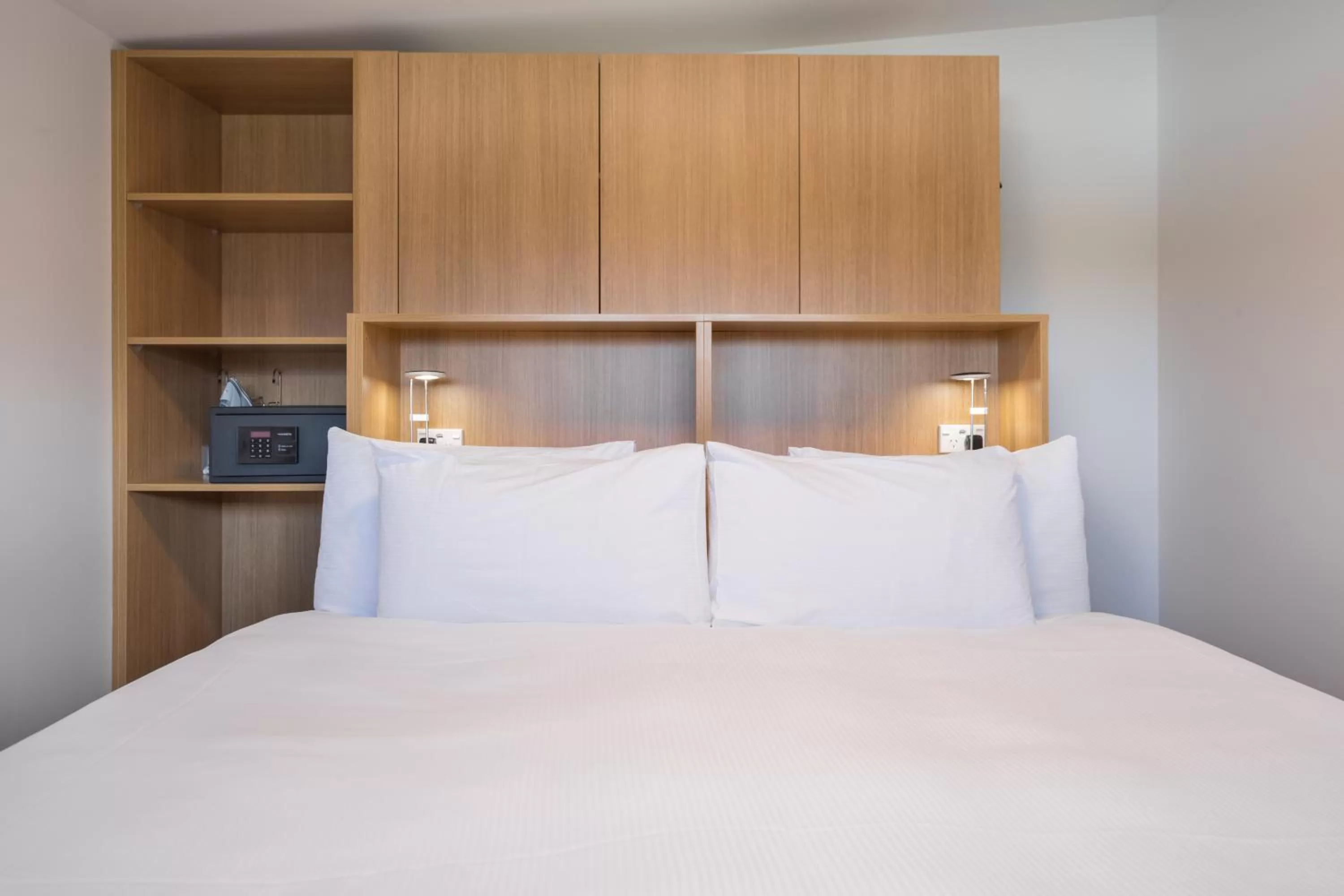 Bed in Lomond Lodge Motel & Apartments