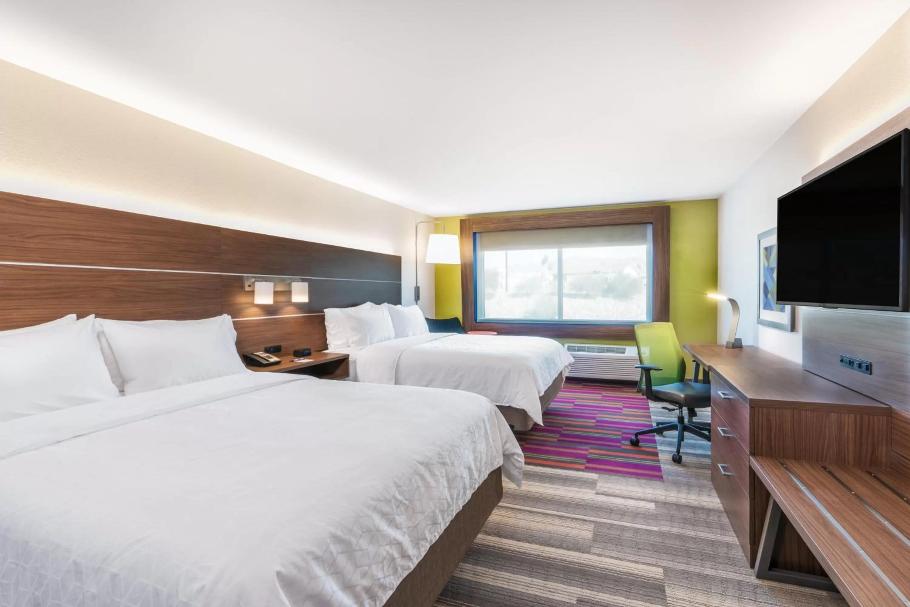 Photo of the whole room, Bed in Holiday Inn Express & Suites Lake Havasu - London Bridge by IHG