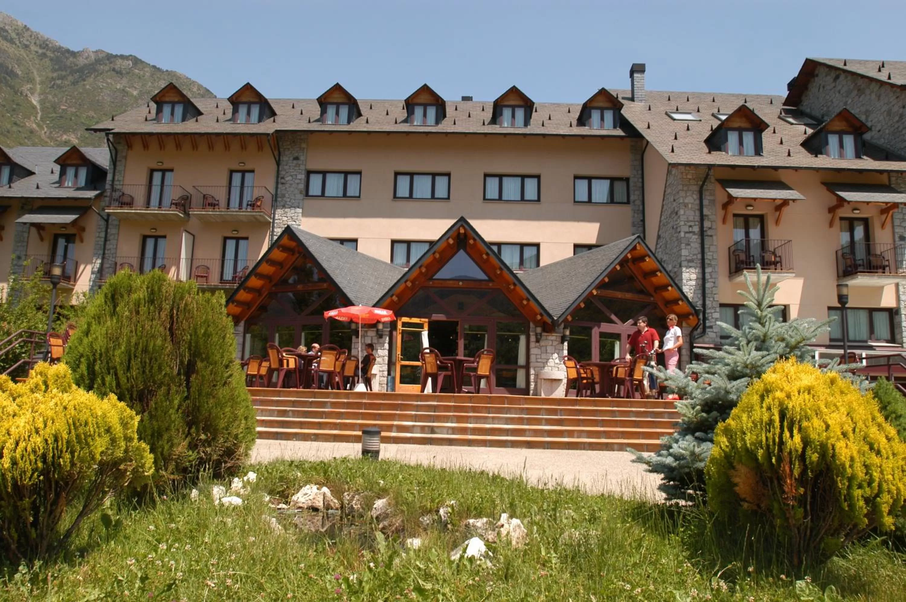 Facade/entrance in SOMMOS Hotel Benasque Spa