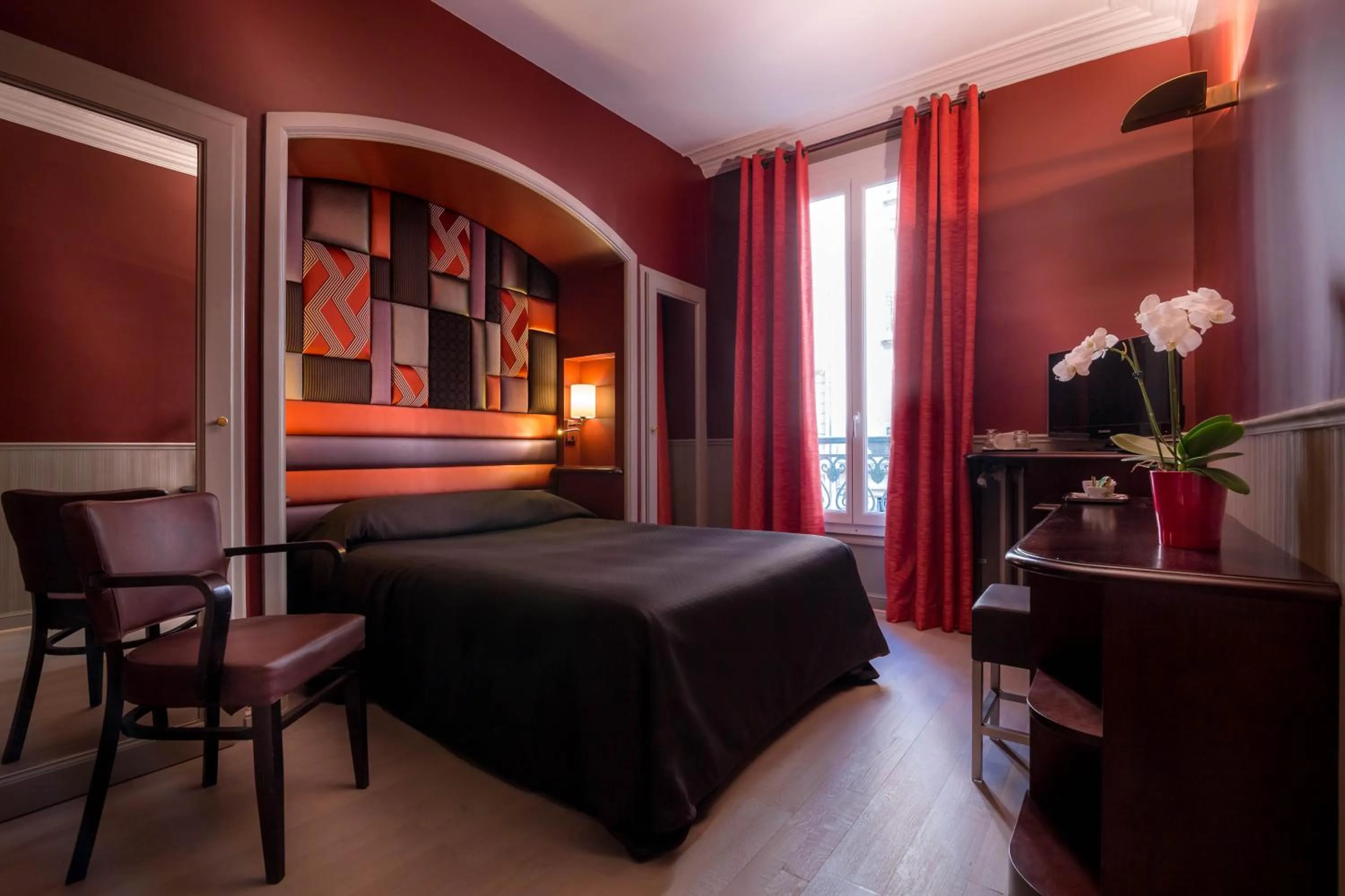 Bed in Hotel Concortel Paris