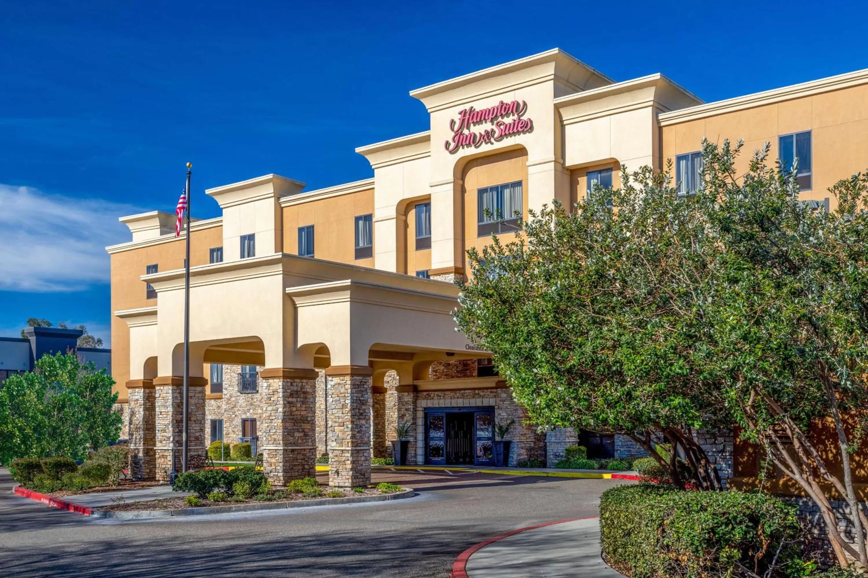 Property building in Hampton Inn & Suites Sacramento-Elk Grove Laguna I-5