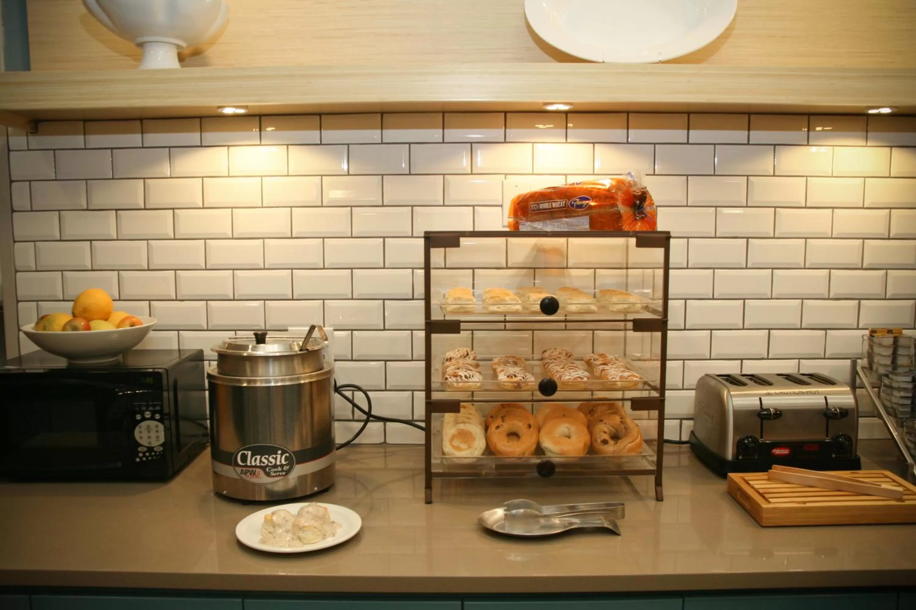 Food in Country Inn & Suites by Radisson, Prineville, OR