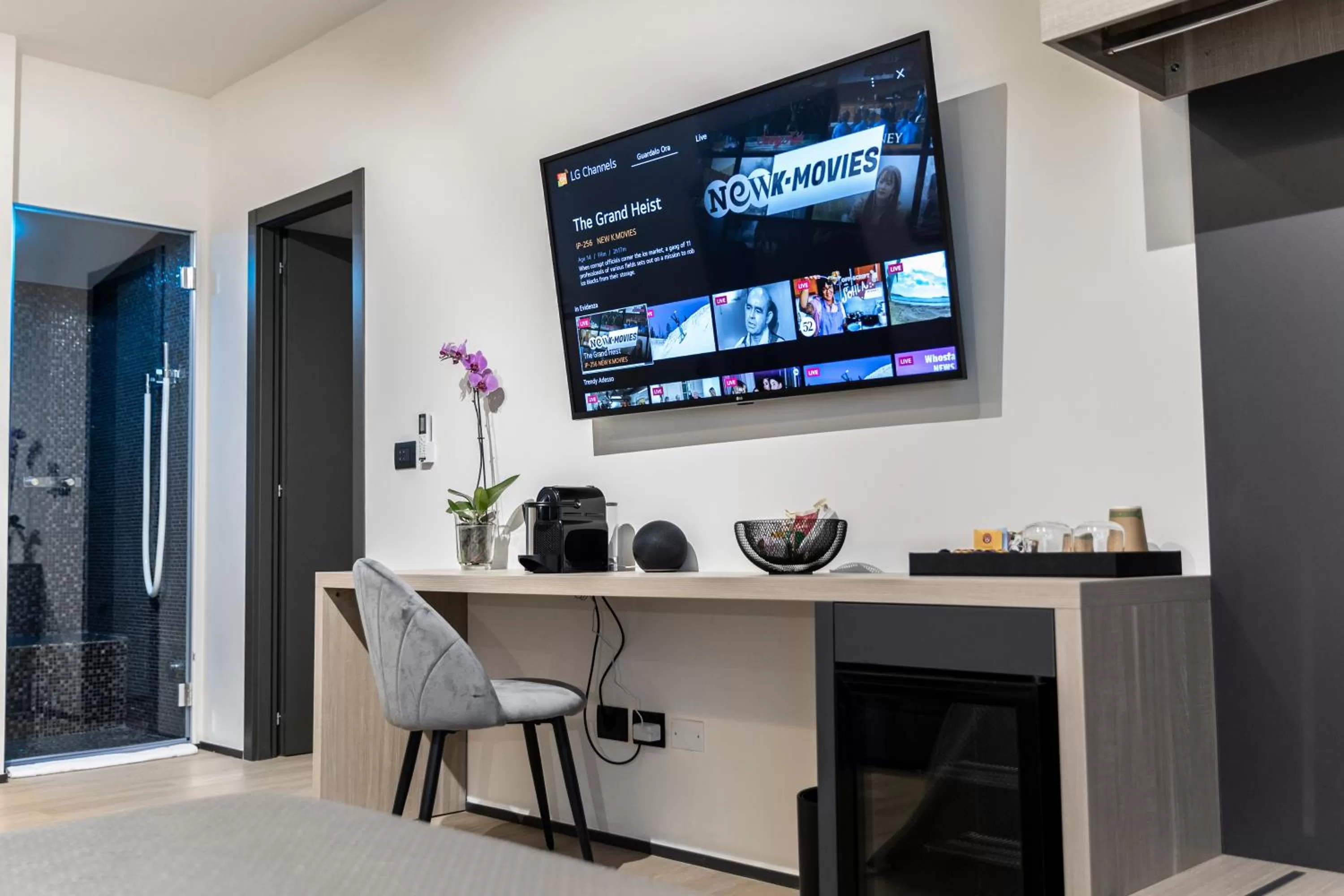 TV and multimedia, TV/Entertainment Center in Corso 84 Luxury Suites