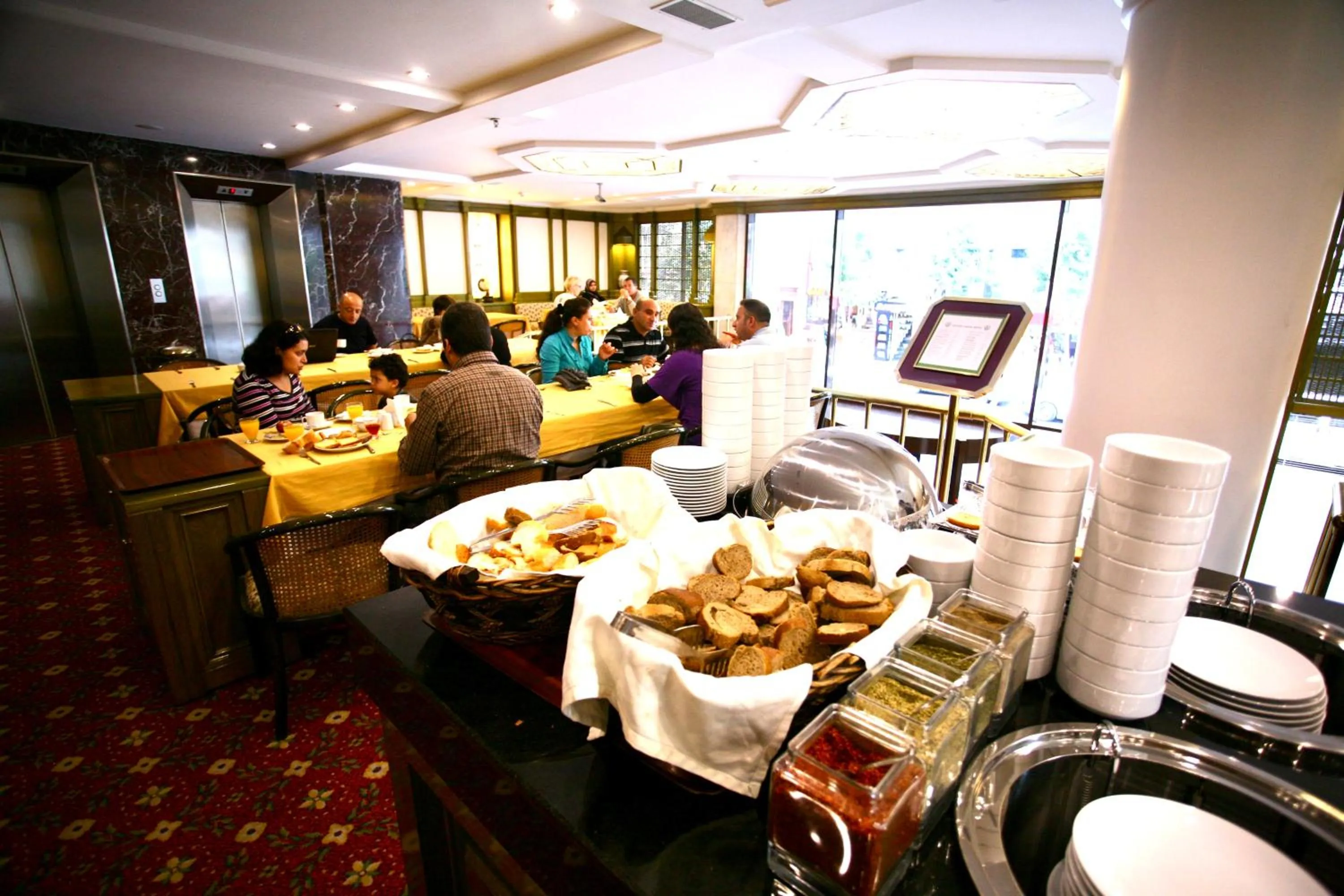 Restaurant/places to eat in Istanbul Royal Hotel