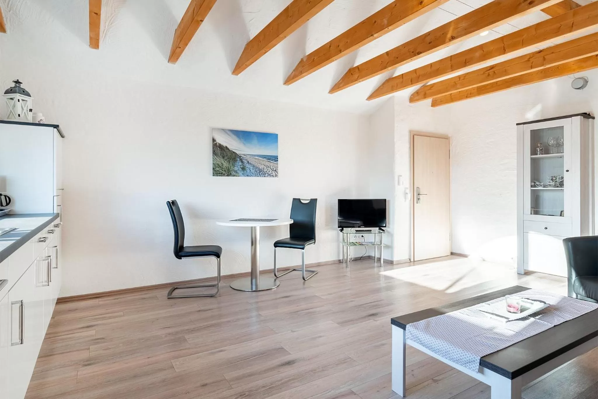 Kitchen or kitchenette, Dining Area in Villa Moorstern