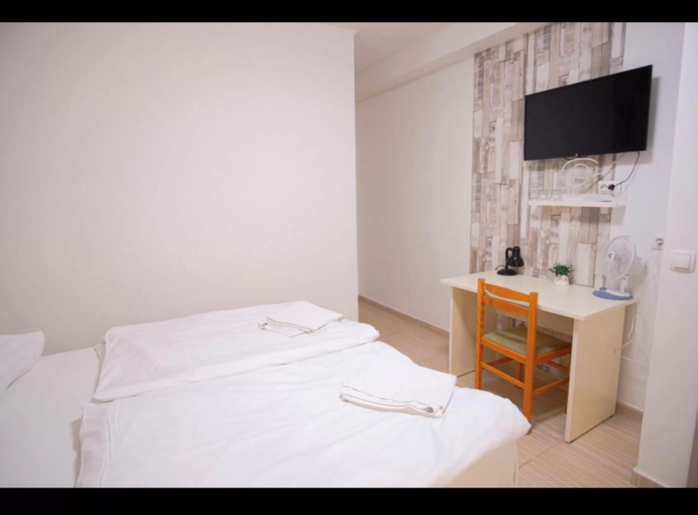 Bedroom, Bed in Easy Star Hotel