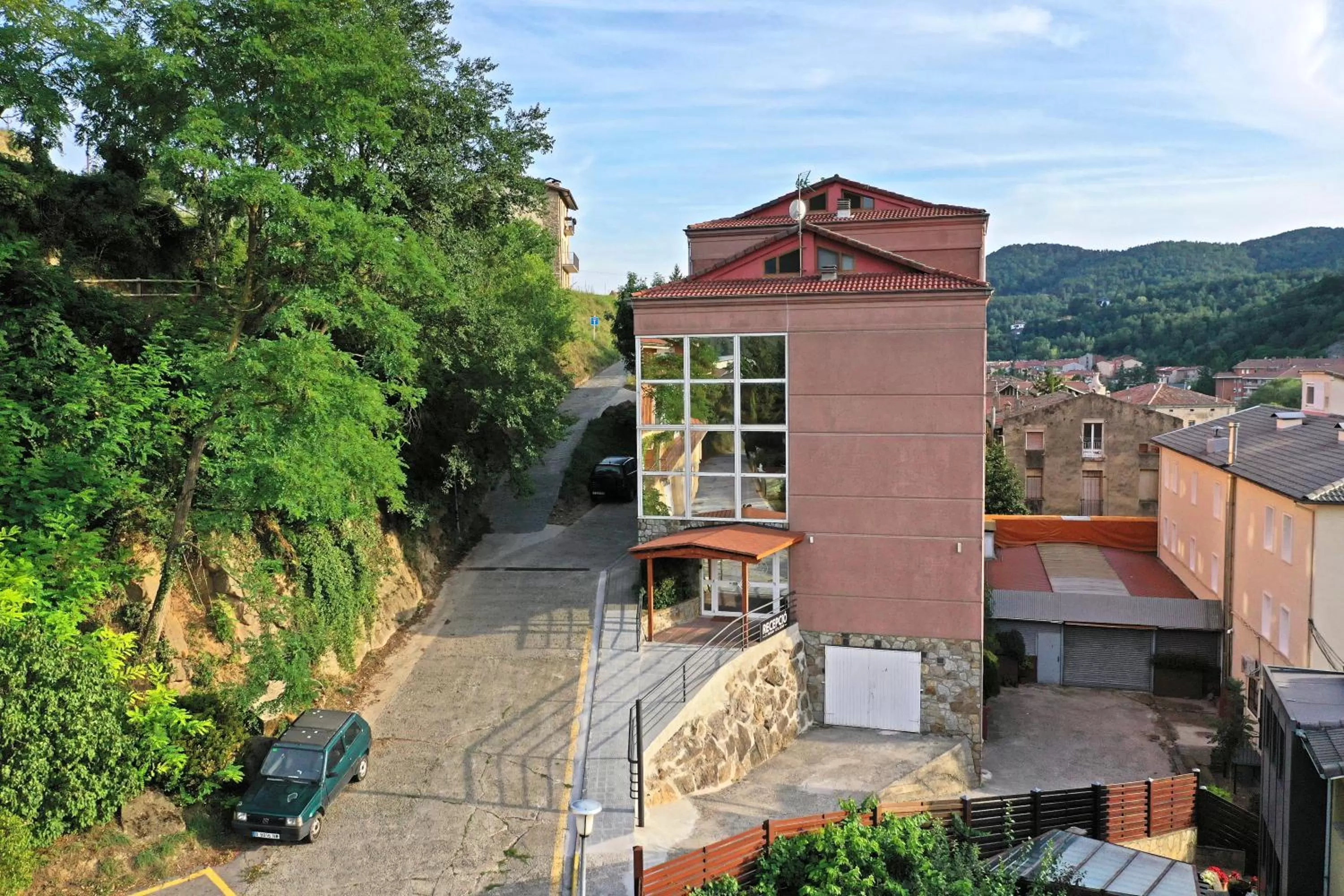 Facade/entrance in La Trobada Hotel Sport