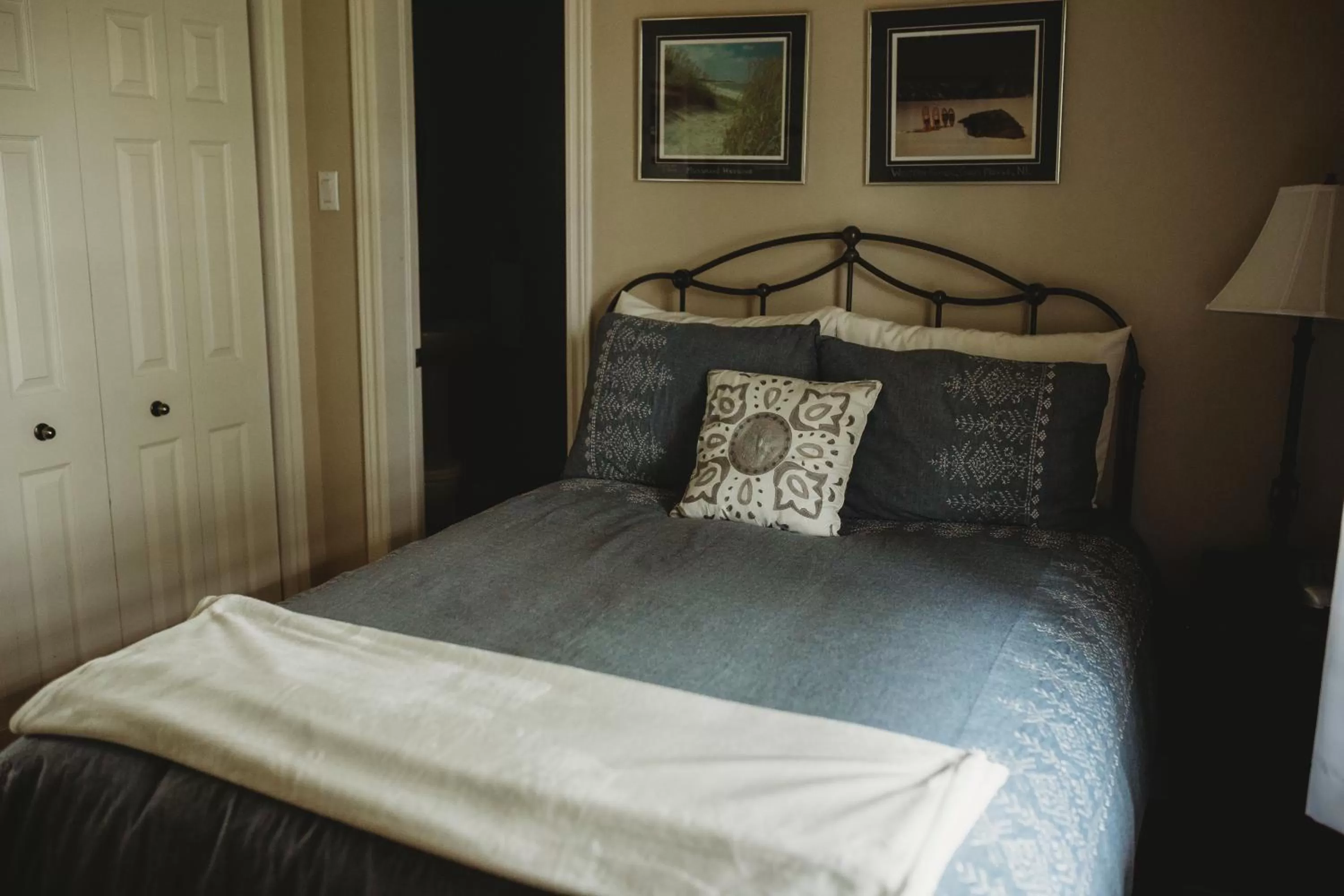 Bedroom, Bed in Carriage House Inn Four and a Half Stars