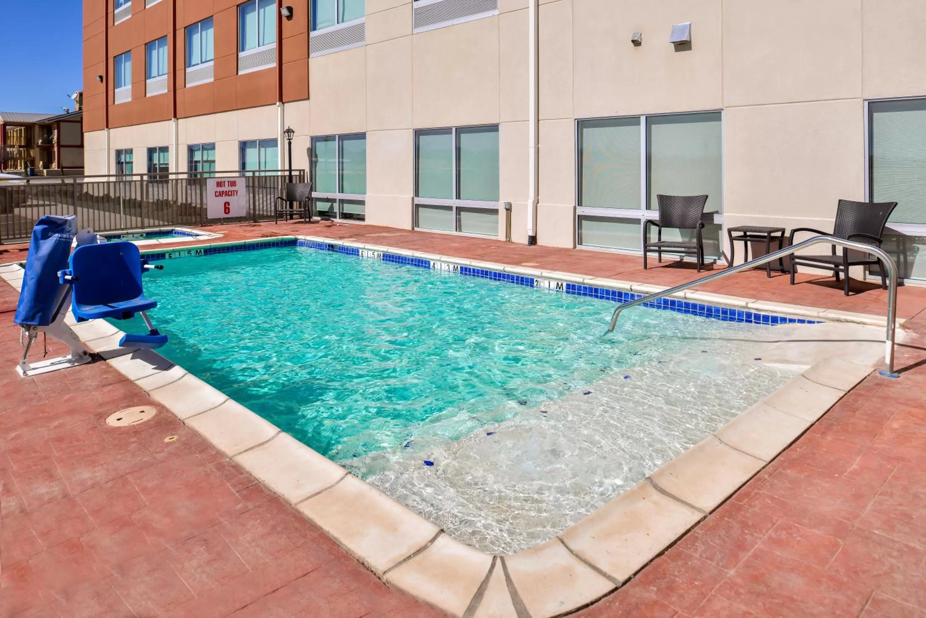 Swimming pool in Holiday Inn Express & Suites - Van Horn by IHG