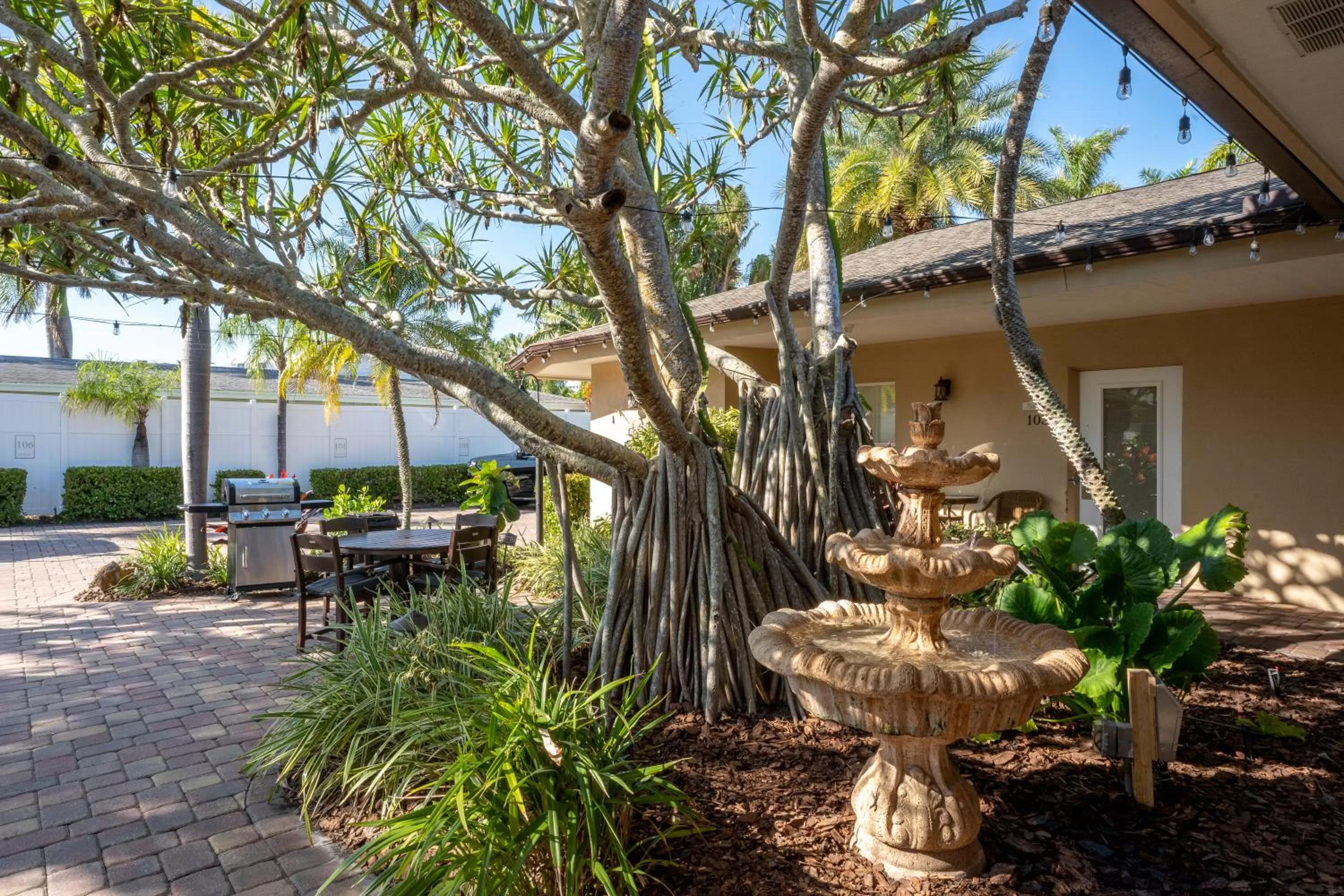 Garden in The Capri at Siesta