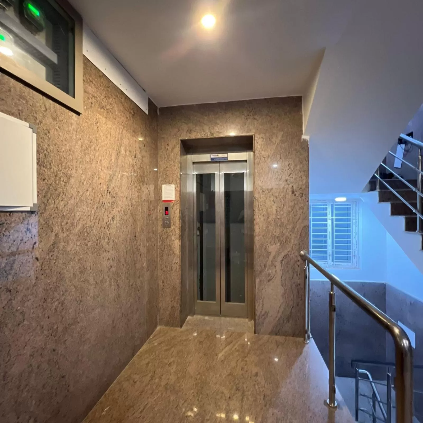 elevator in MVP Residencies