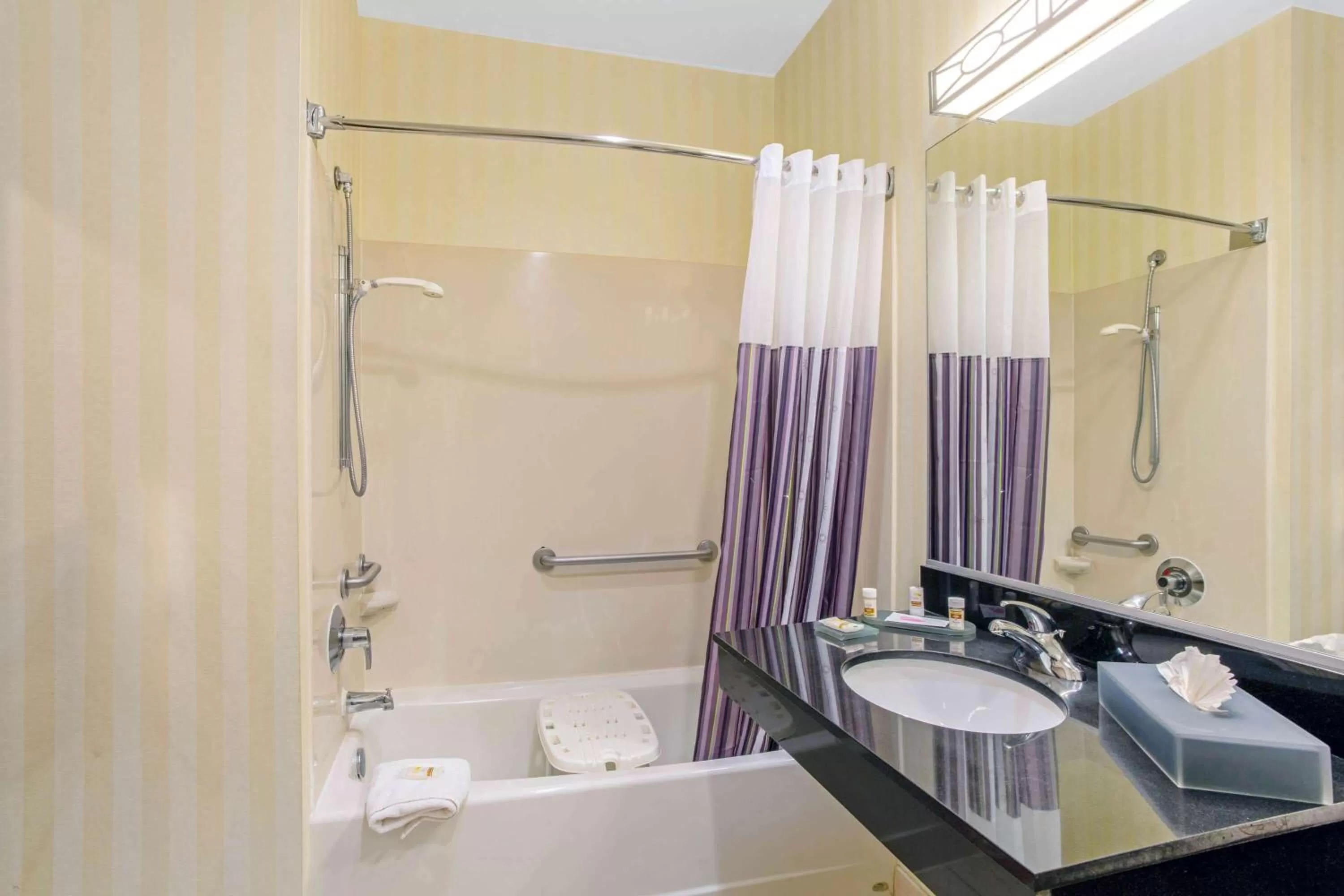 Bathroom in La Quinta by Wyndham Manassas Battlefield