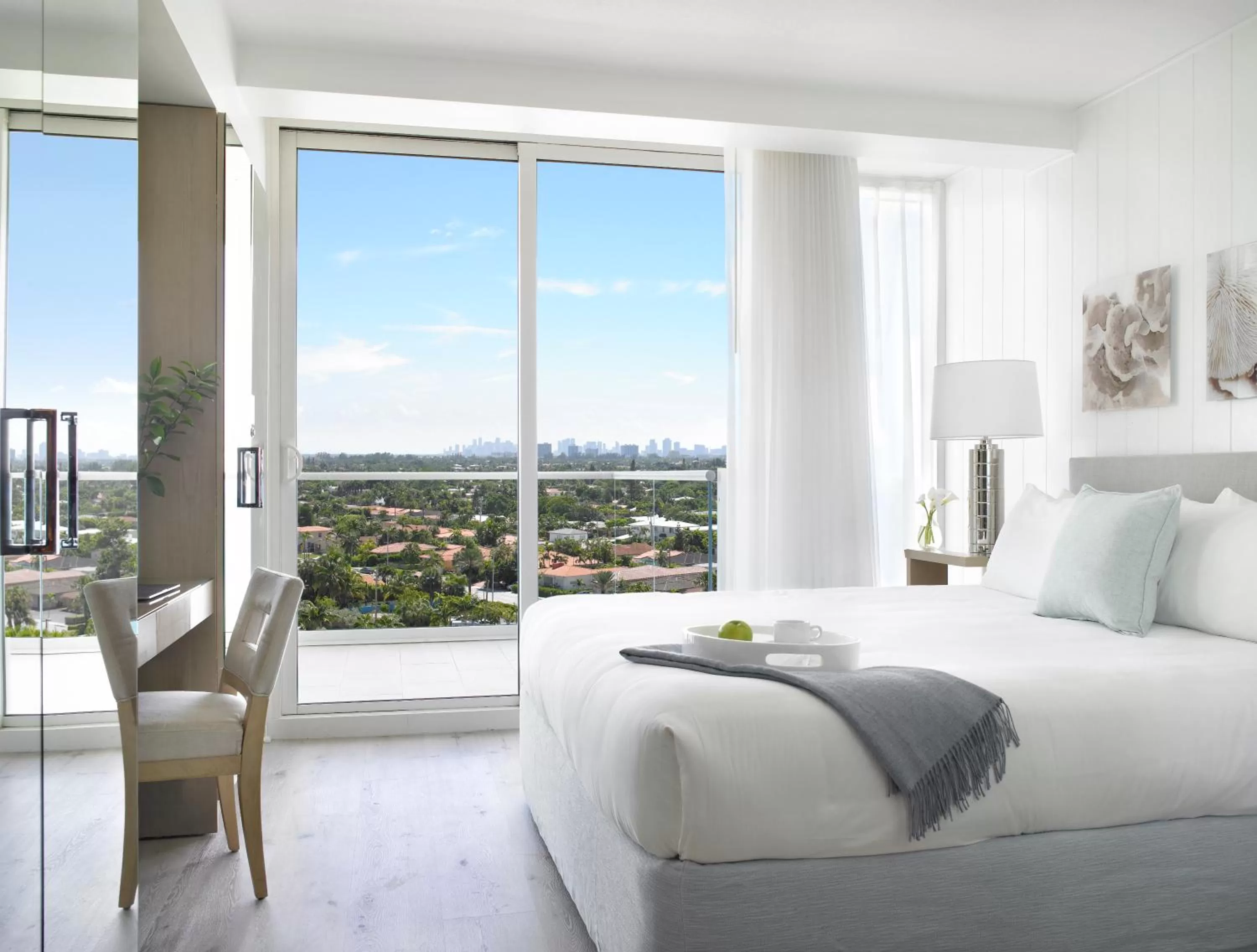 Bedroom, Bed in Grand Beach Hotel Surfside