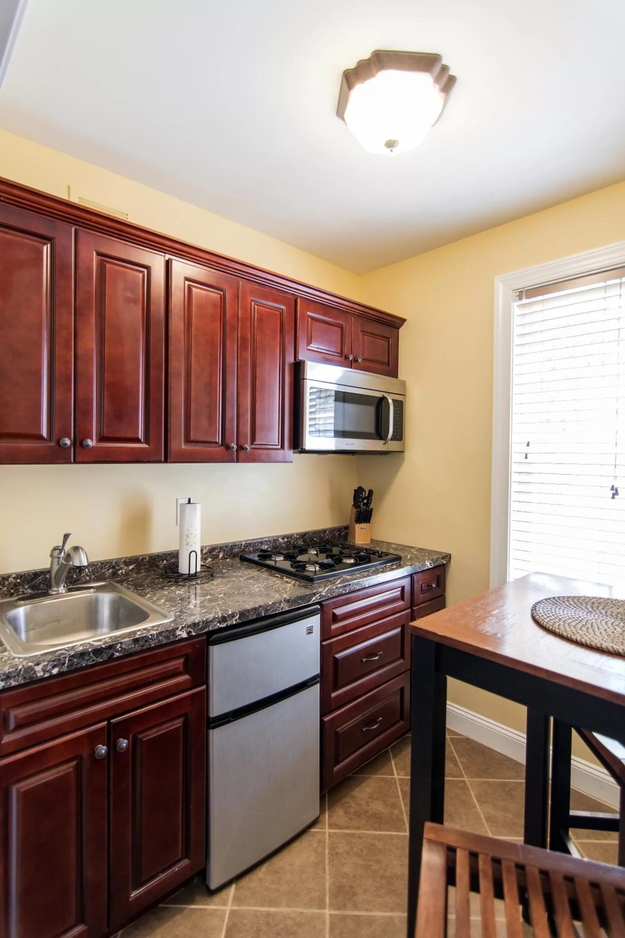 Kitchen or kitchenette in La Reserve Bed and Breakfast