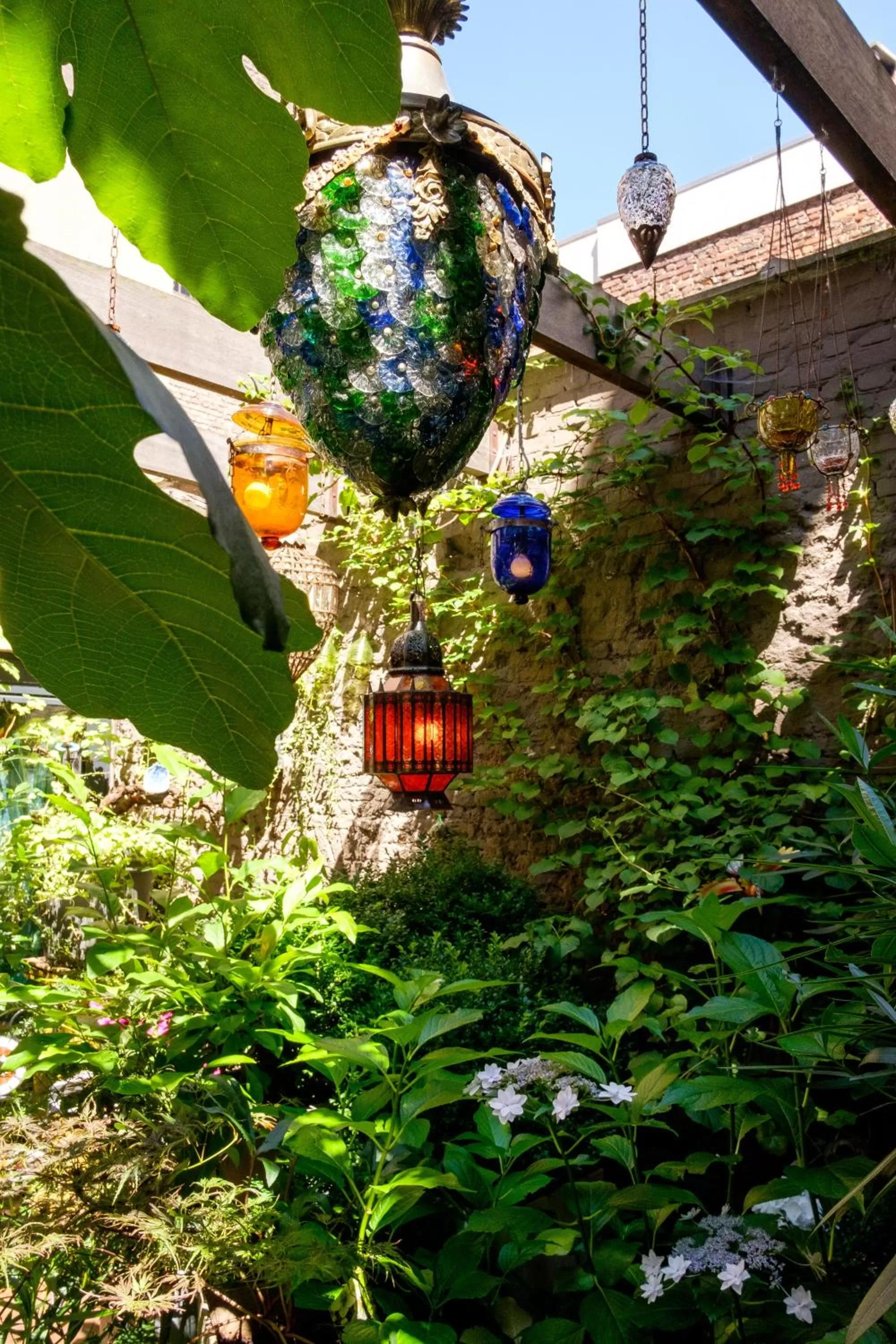 Day in Hotel Diamonds and Pearls