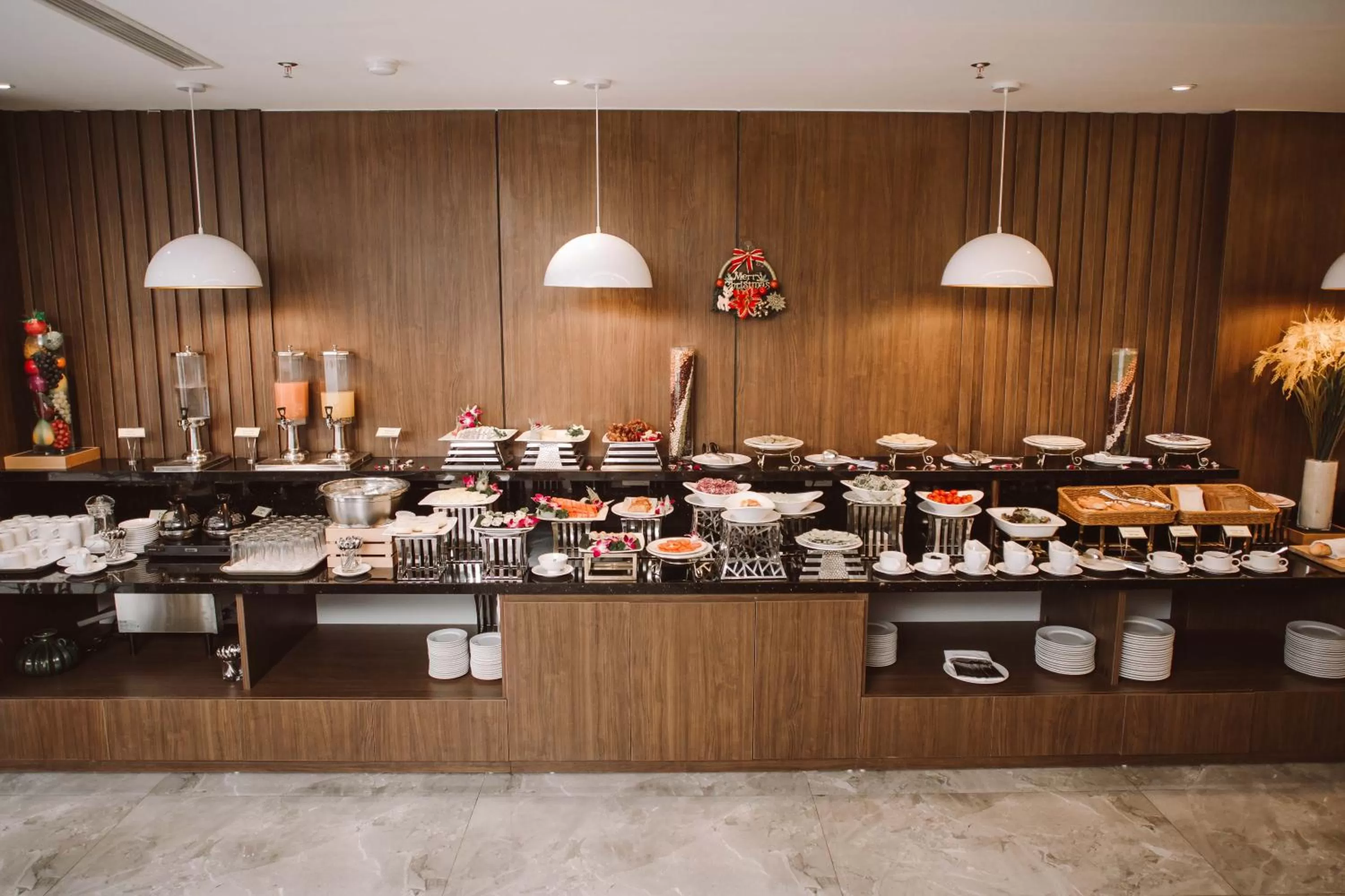 Restaurant/places to eat in Reyna Hotel Hanoi & Spa