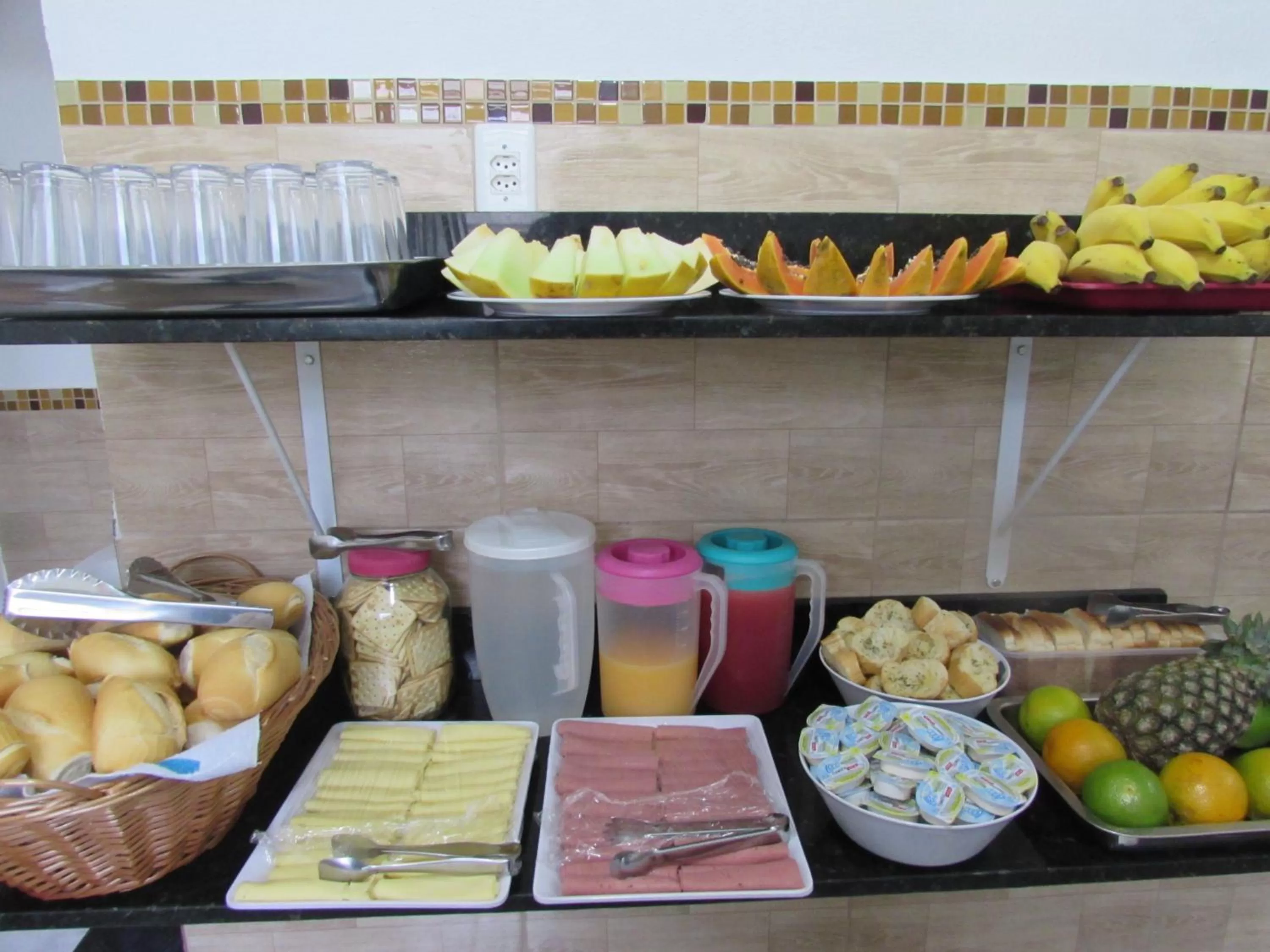 Breakfast, Food in Hotel Plaza Olido