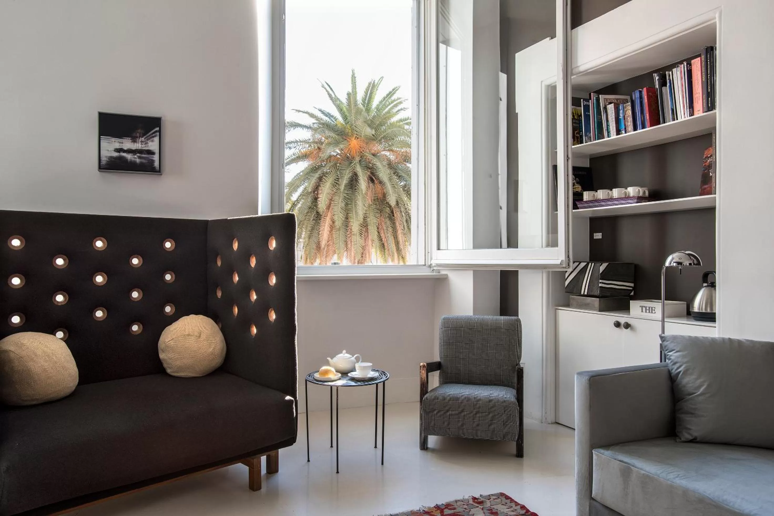 Seating area in Piazza di Spagna 9